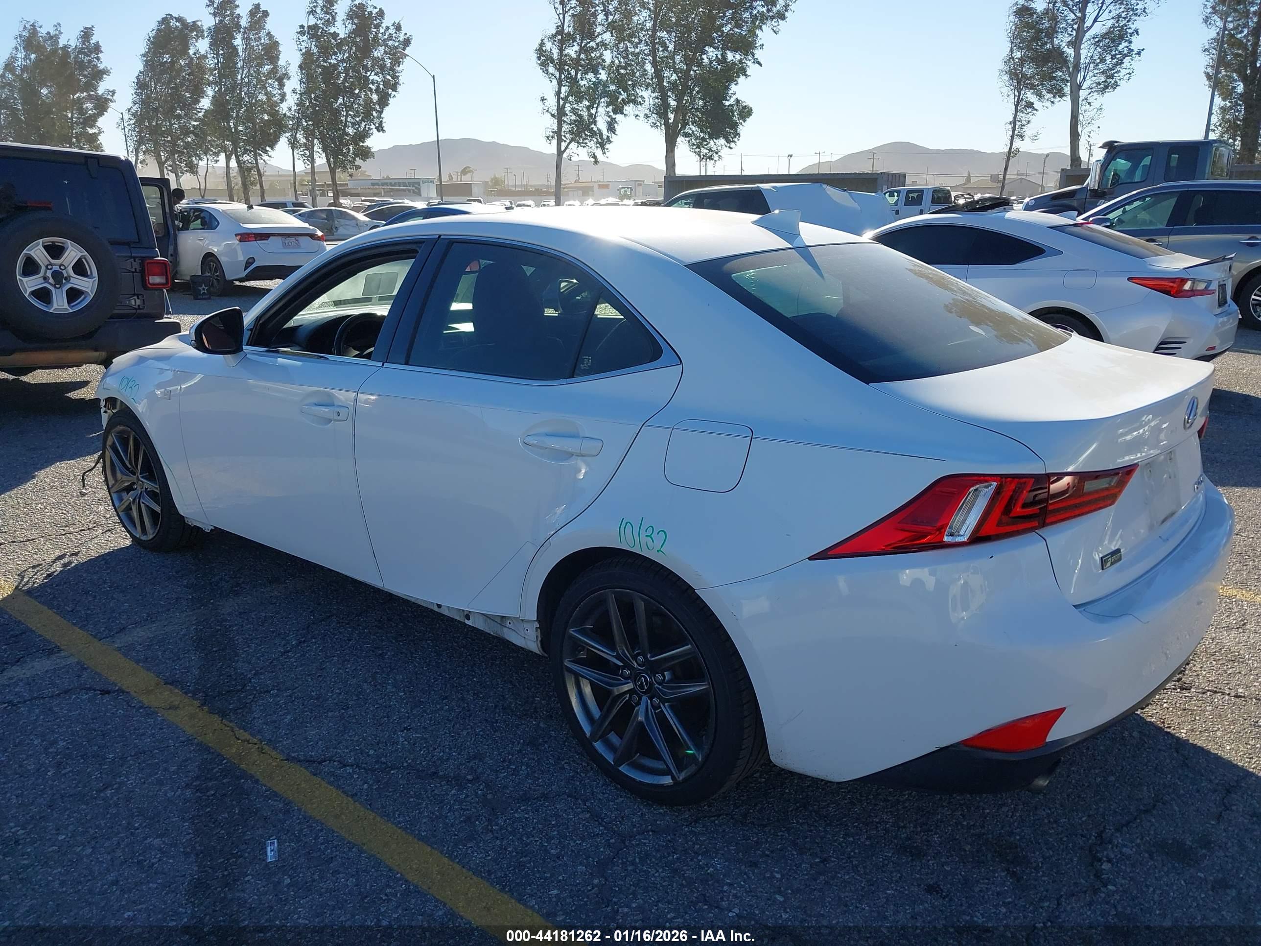 LEXUS IS image 3