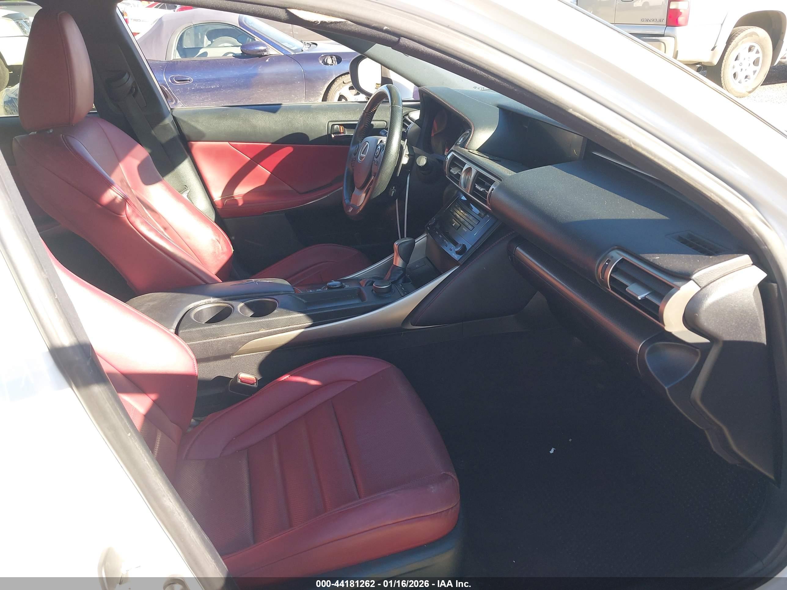 LEXUS IS image 5