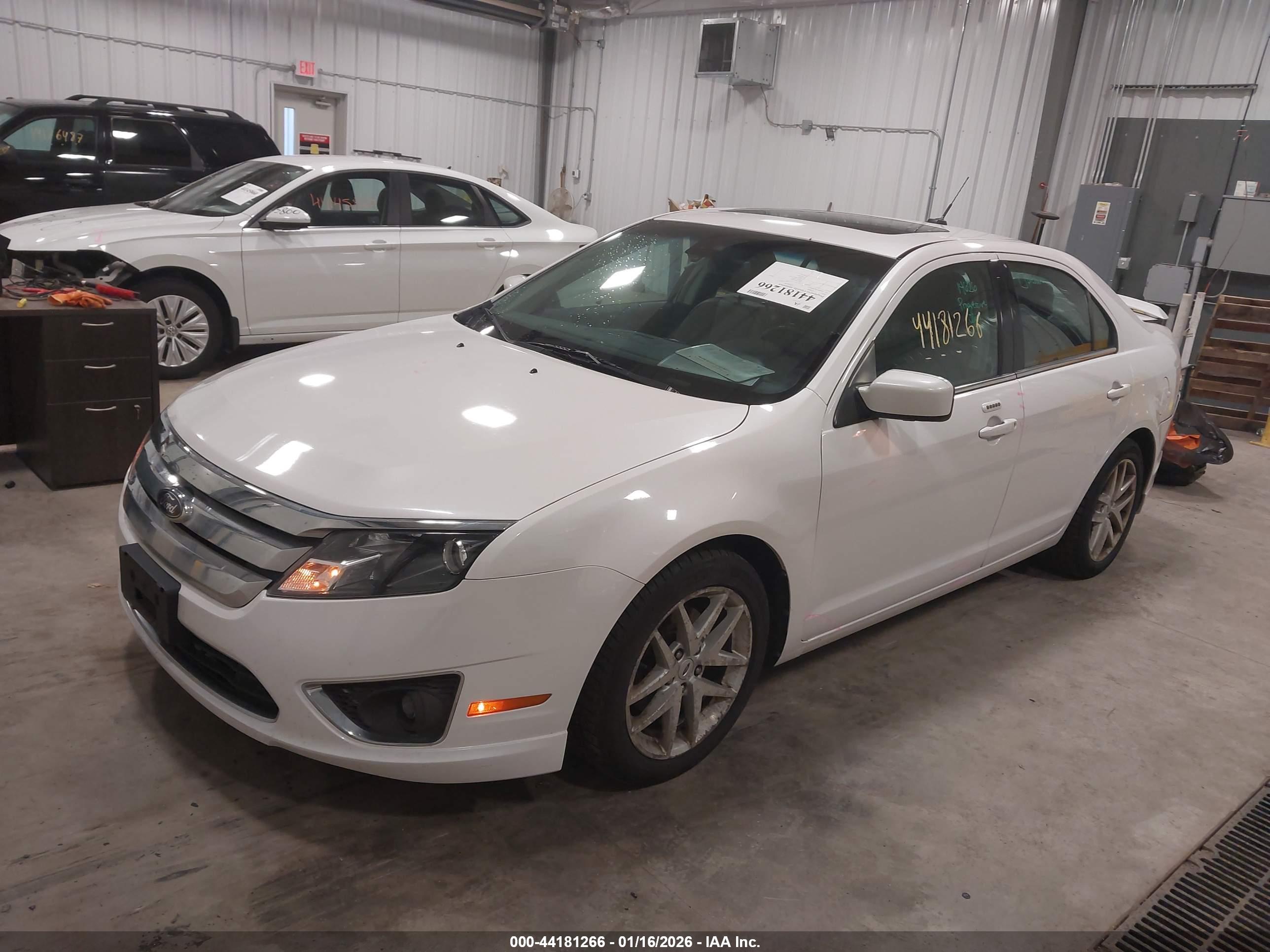 FORD FUSION image 2