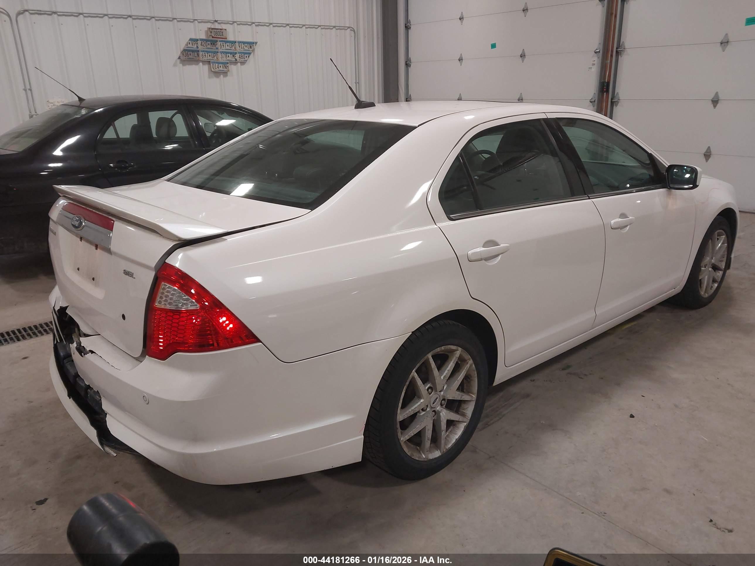 FORD FUSION image 4
