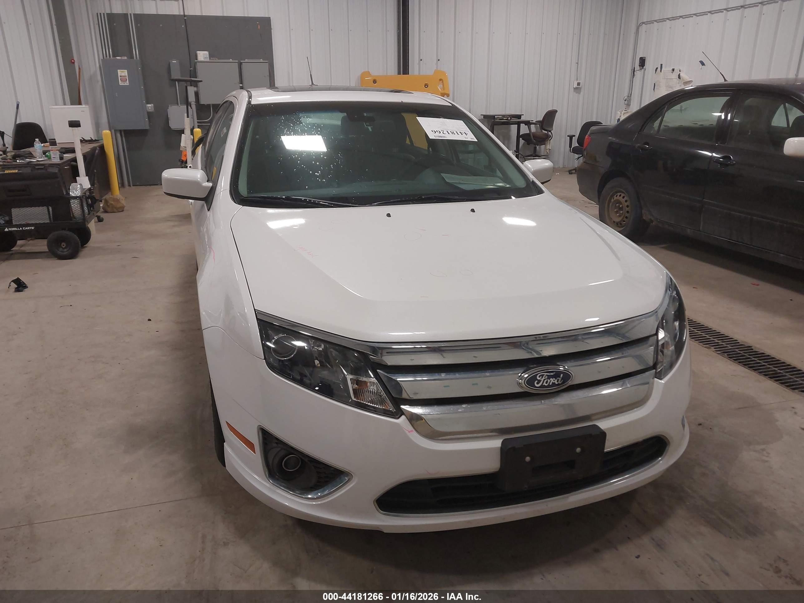 FORD FUSION image 6