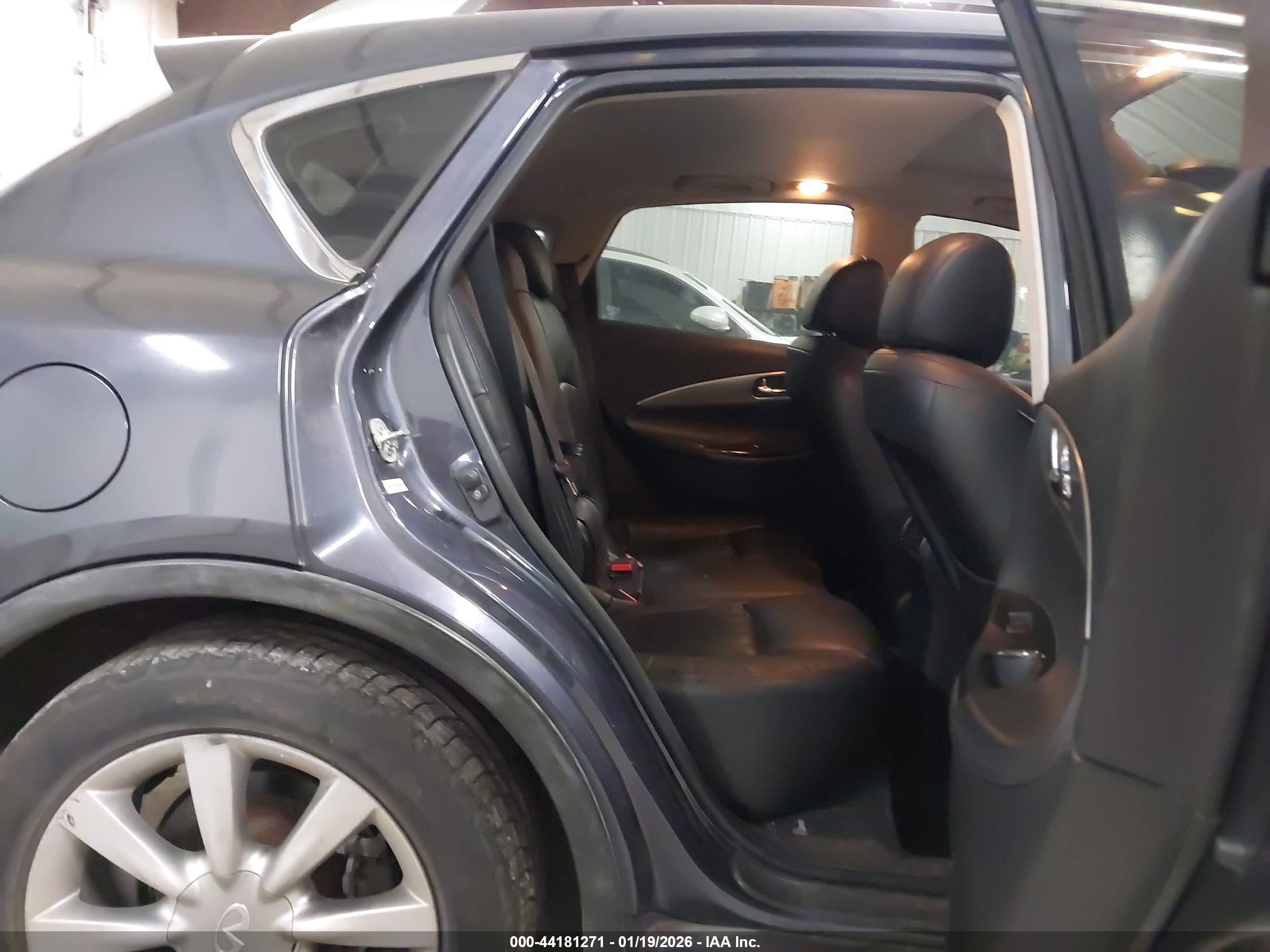 INFINITI EX35 image 8
