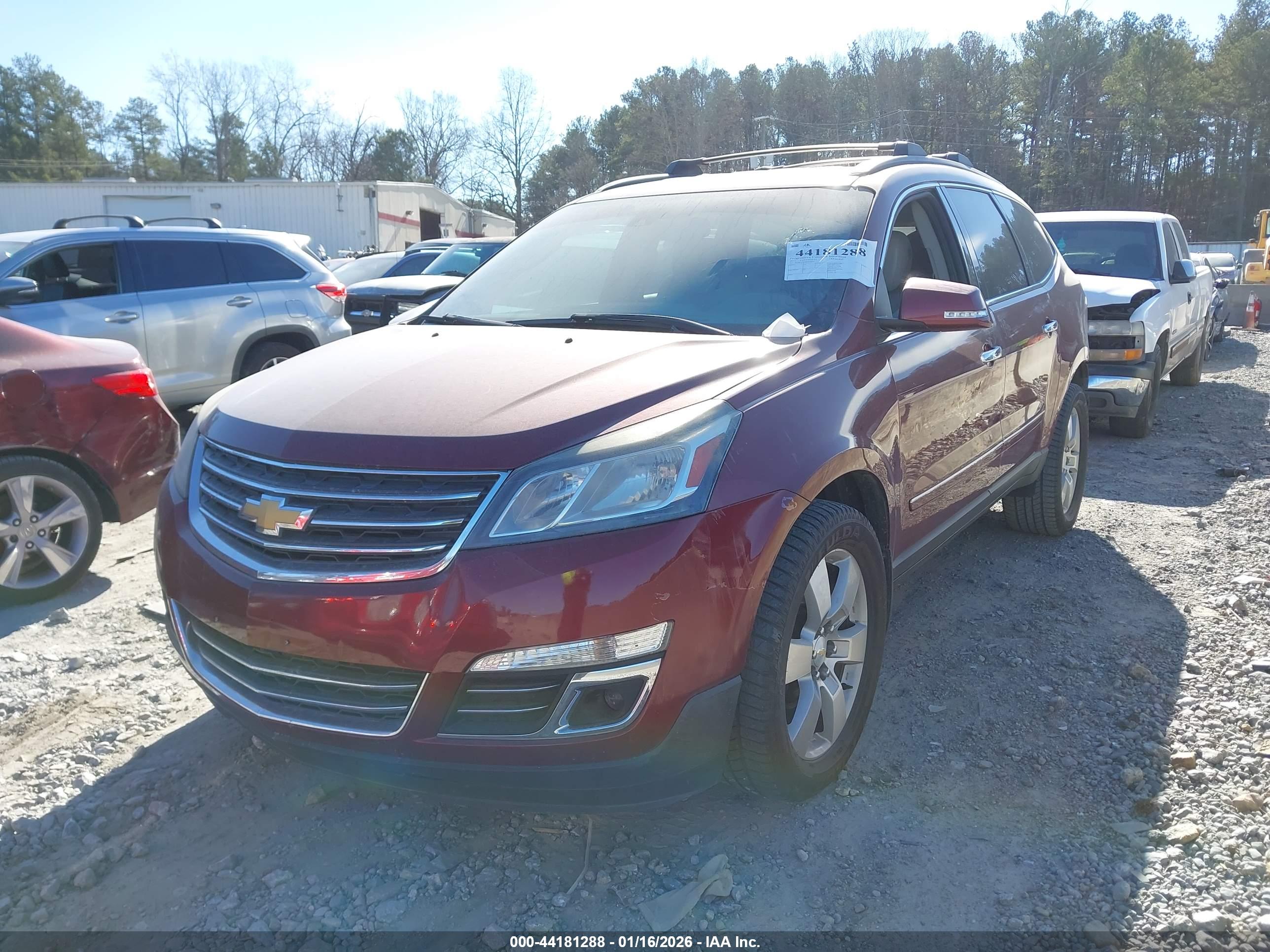 CHEVROLET TRAVERSE image 2