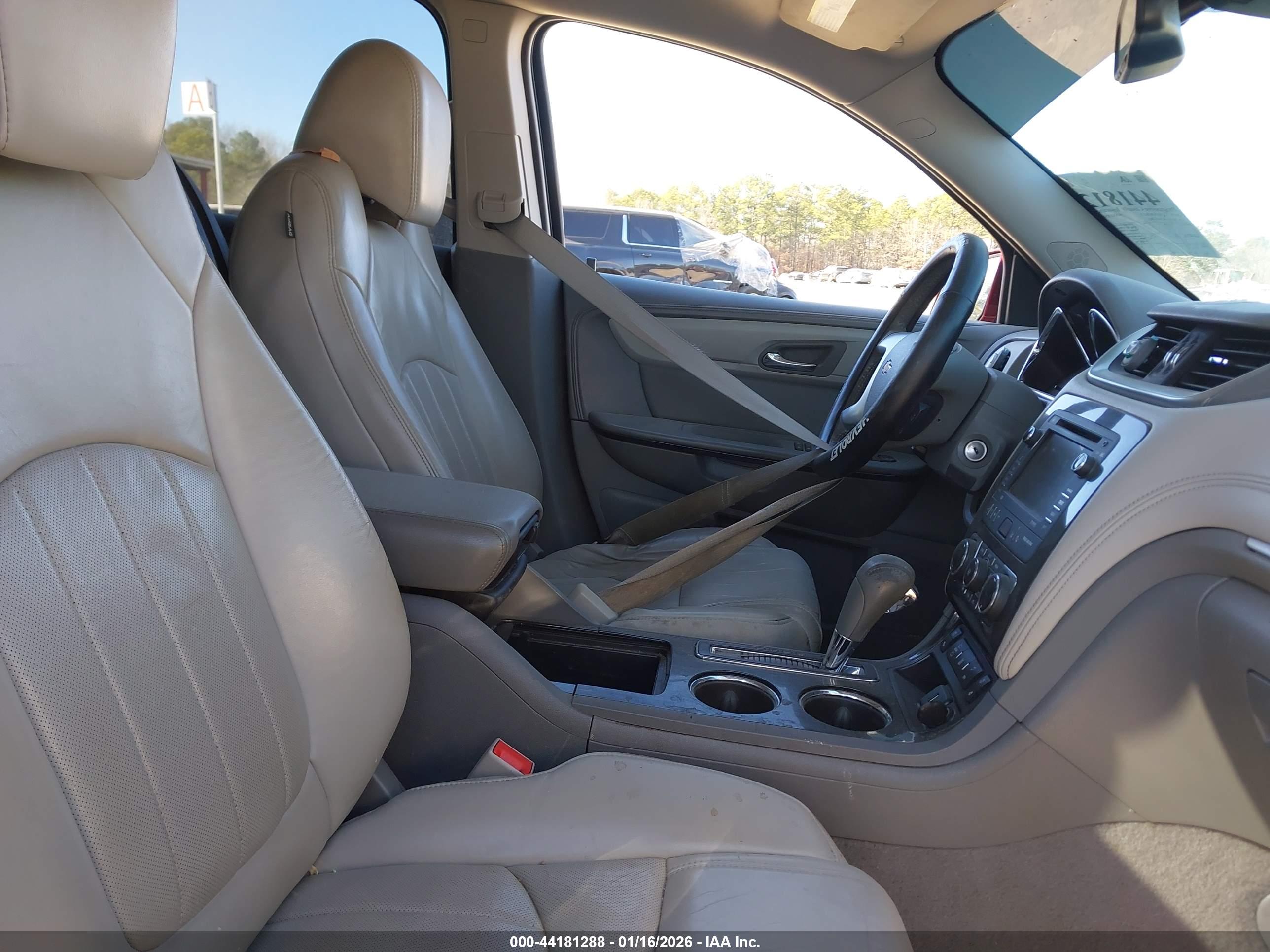 CHEVROLET TRAVERSE image 5