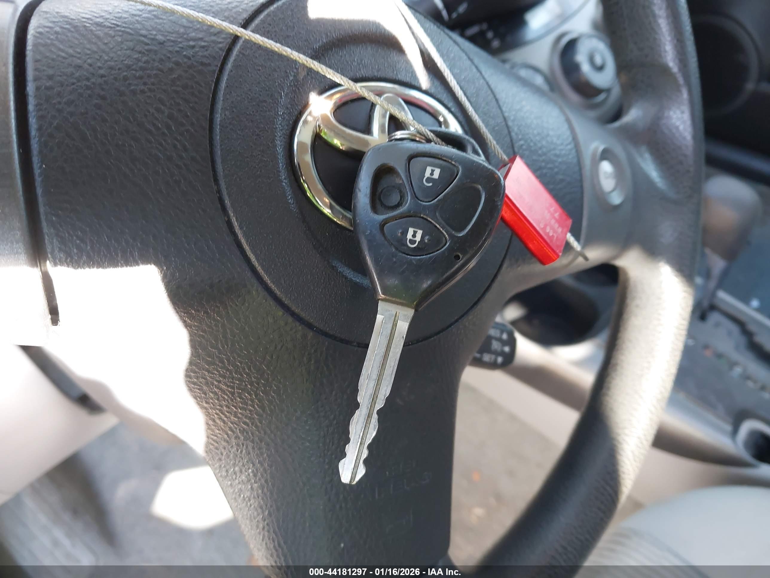 TOYOTA RAV4 image 11