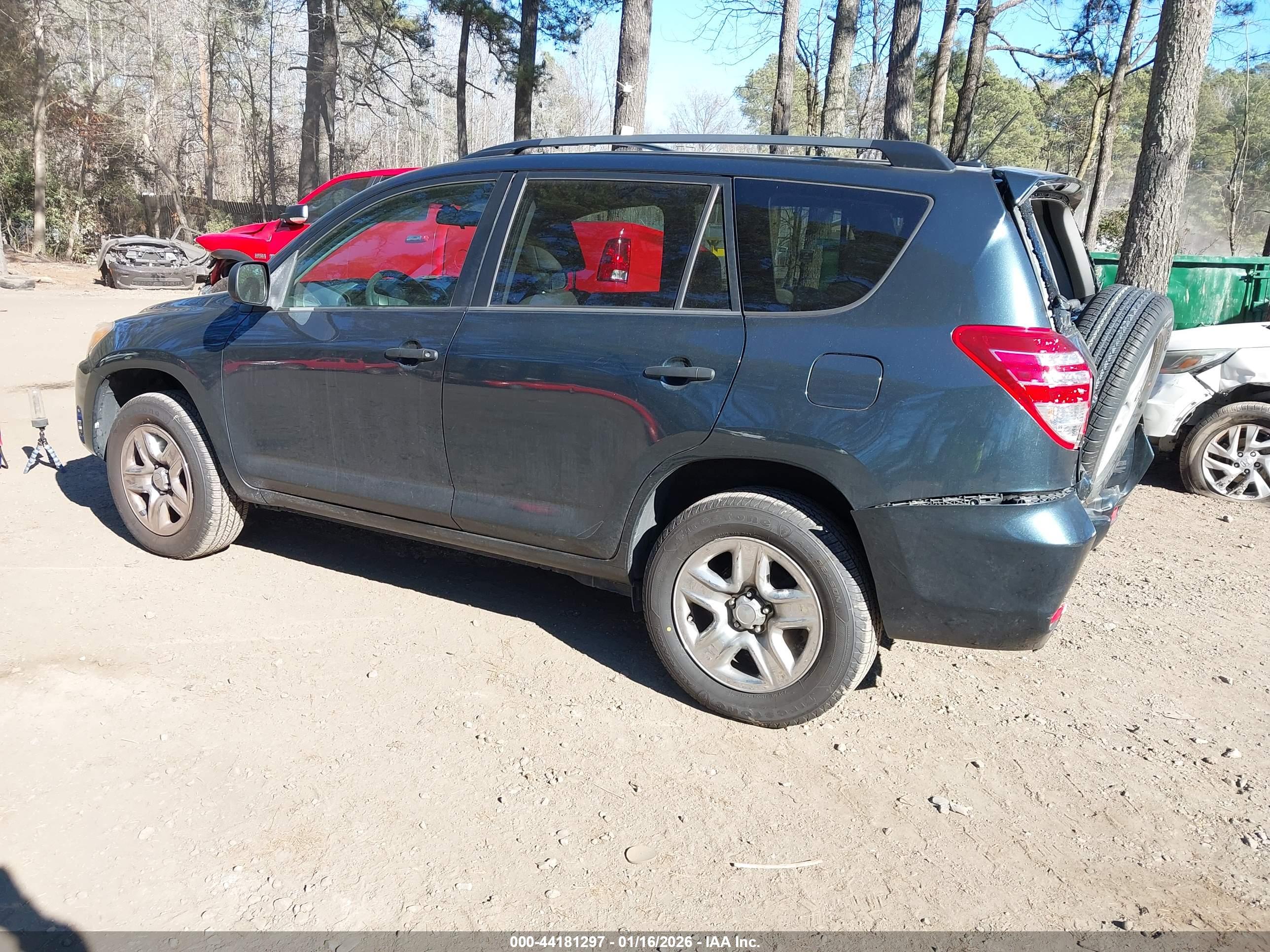 TOYOTA RAV4 image 3