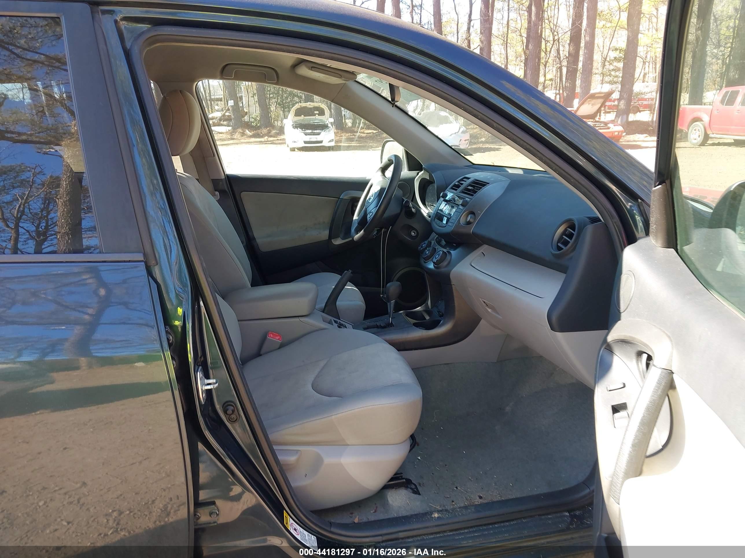 TOYOTA RAV4 image 5