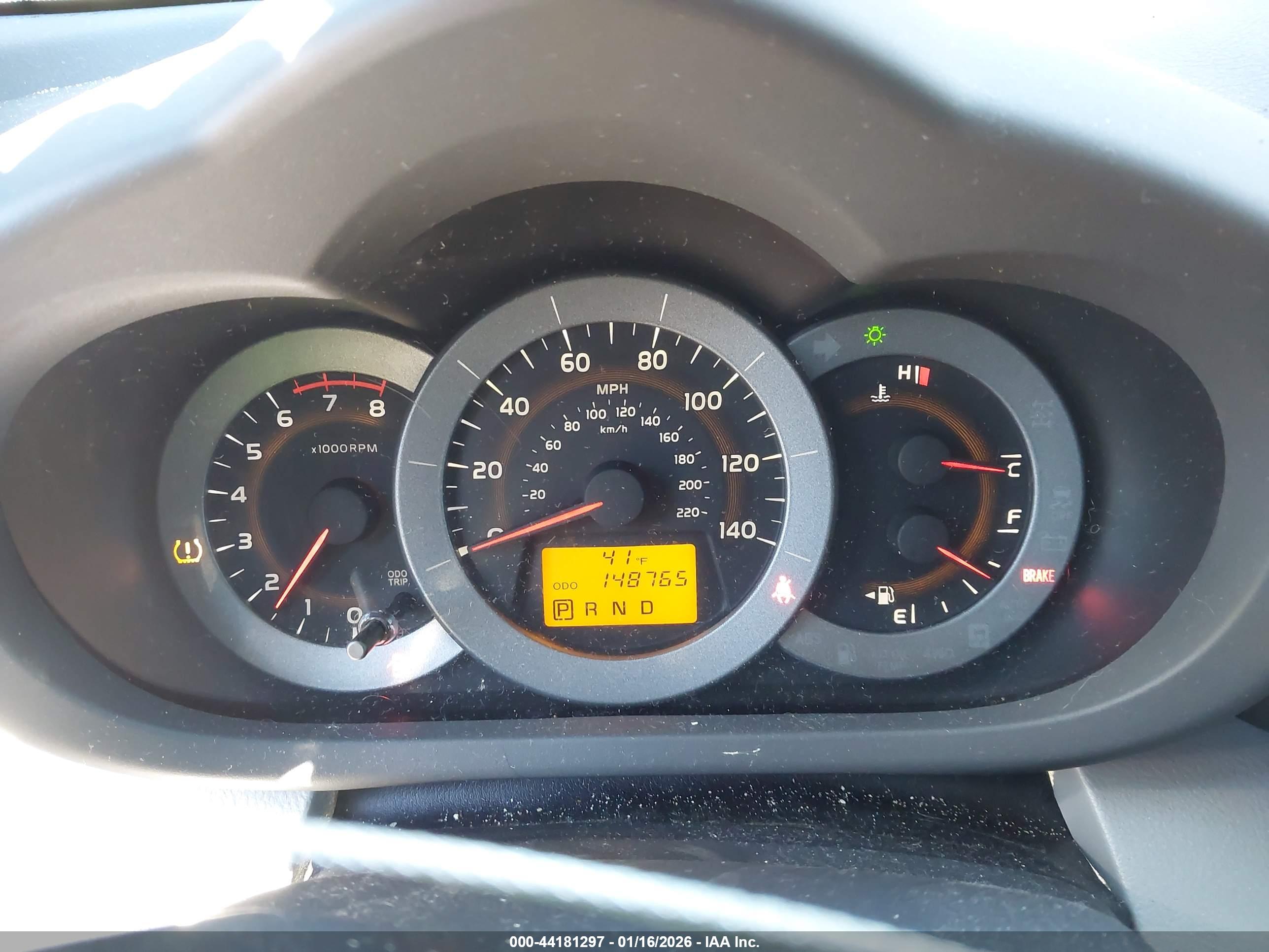 TOYOTA RAV4 image 7
