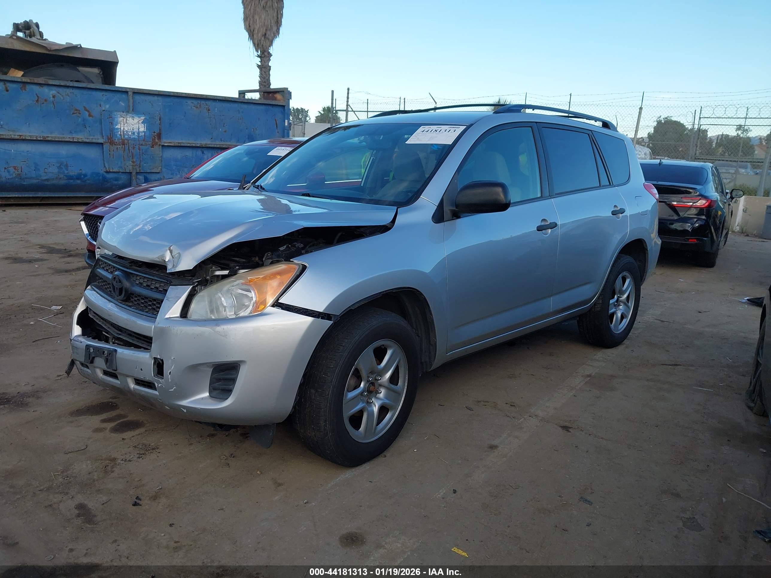 TOYOTA RAV4 image 2