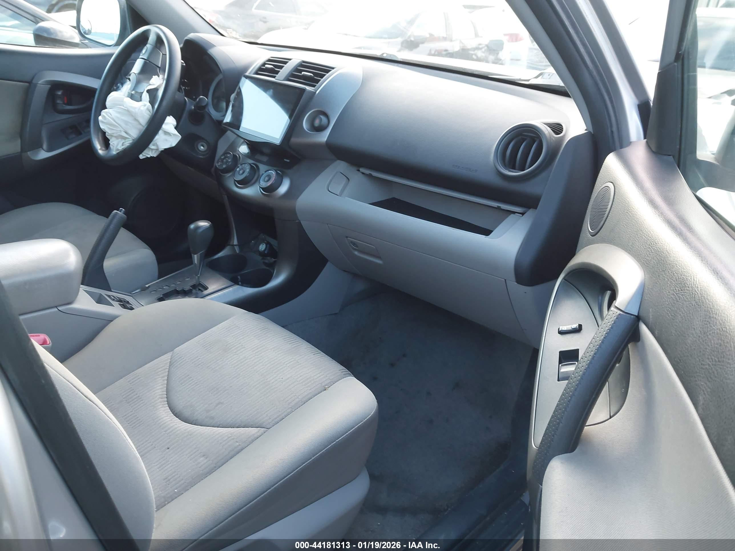 TOYOTA RAV4 image 5