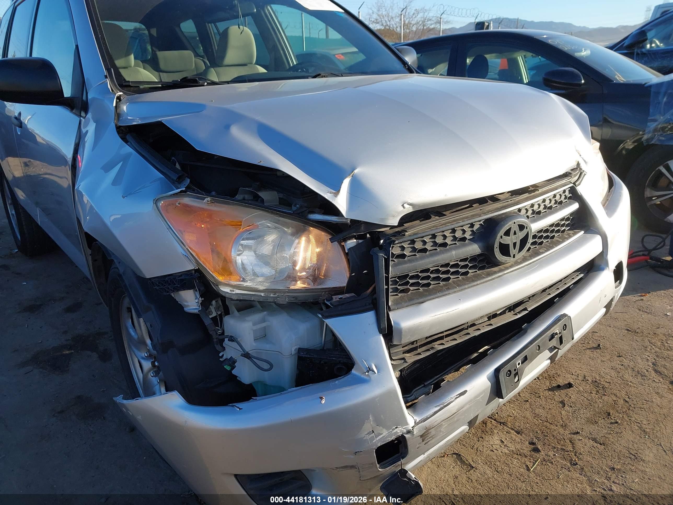 TOYOTA RAV4 image 6
