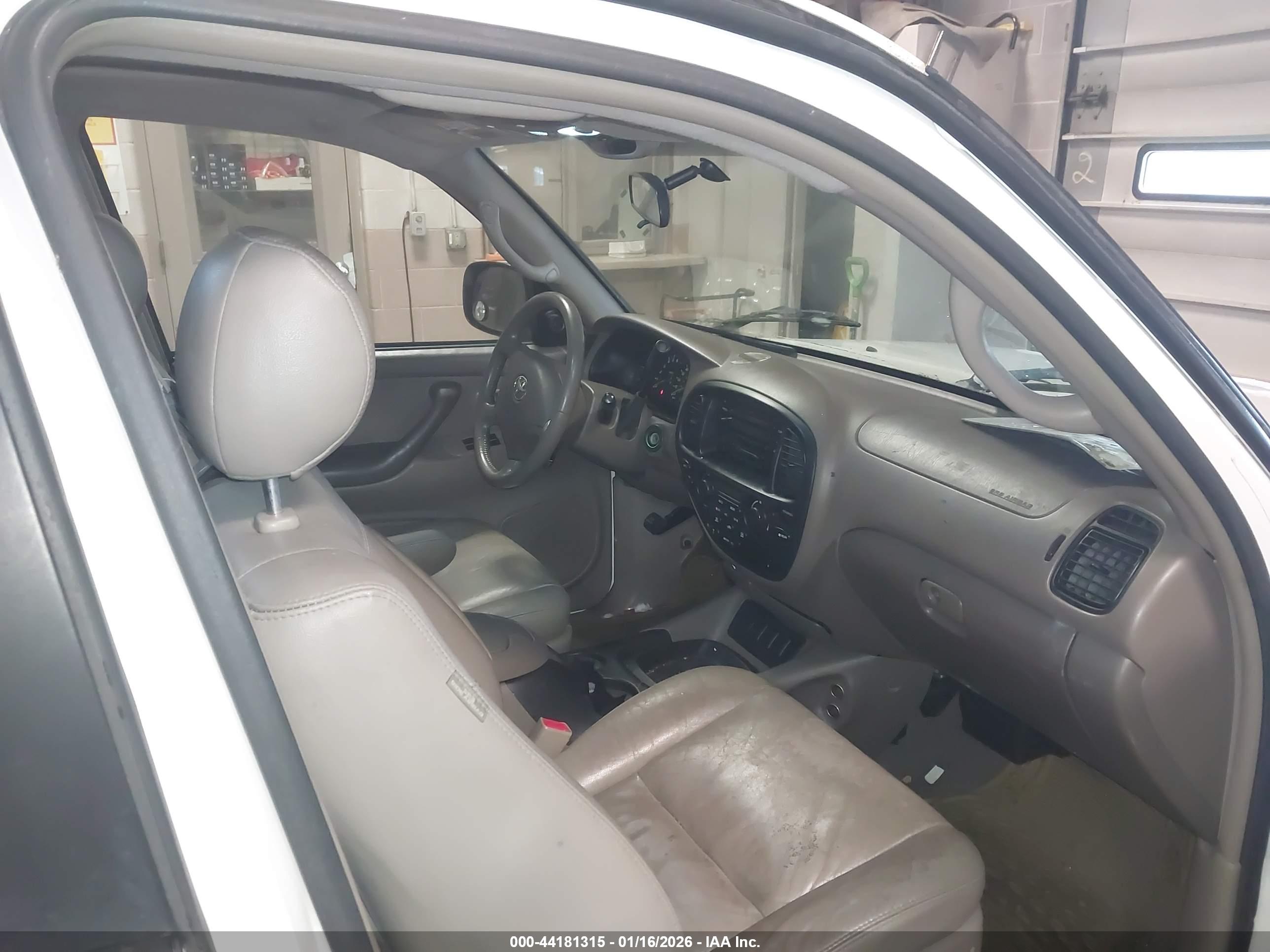 TOYOTA SEQUOIA image 5
