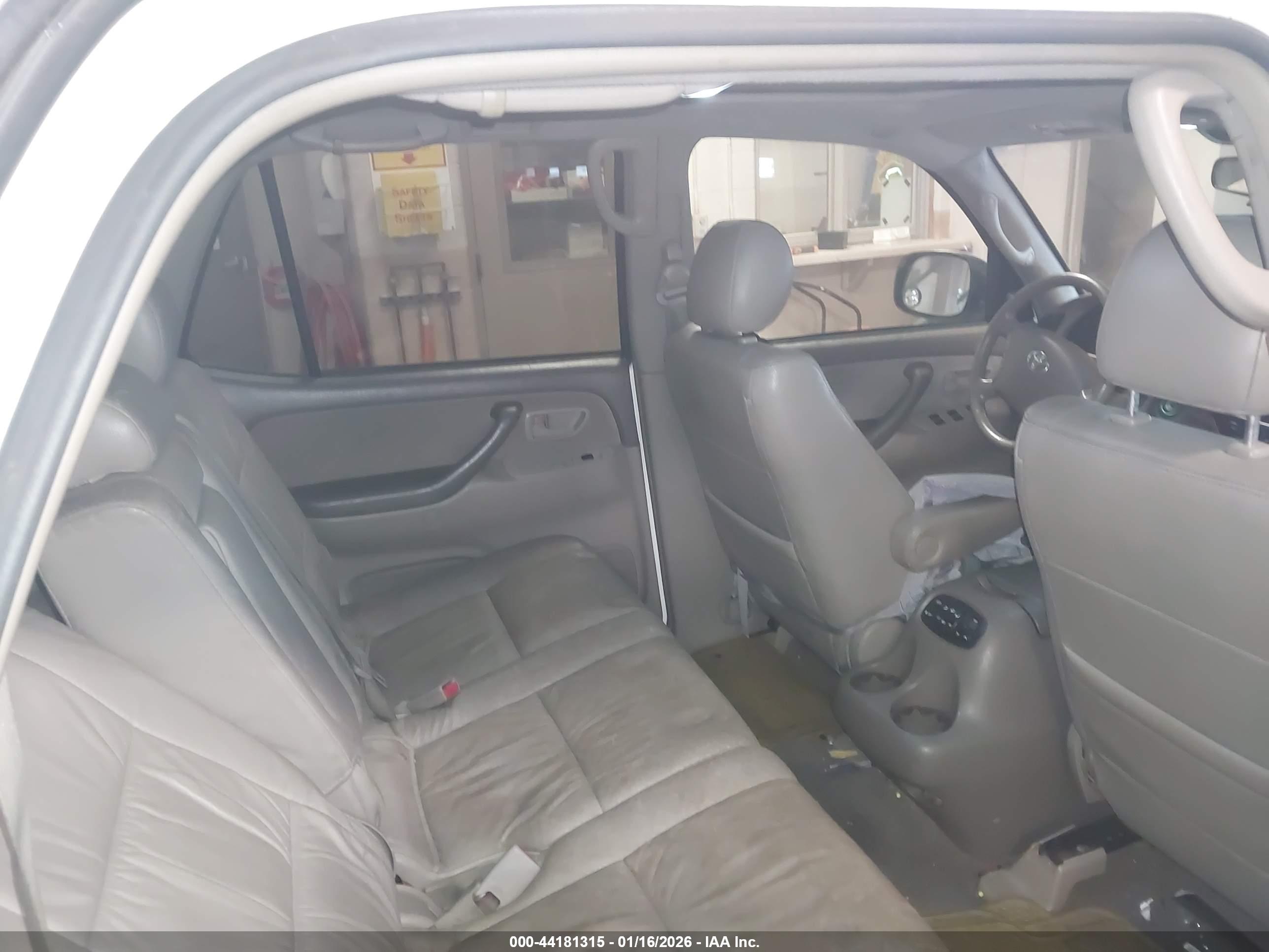 TOYOTA SEQUOIA image 8