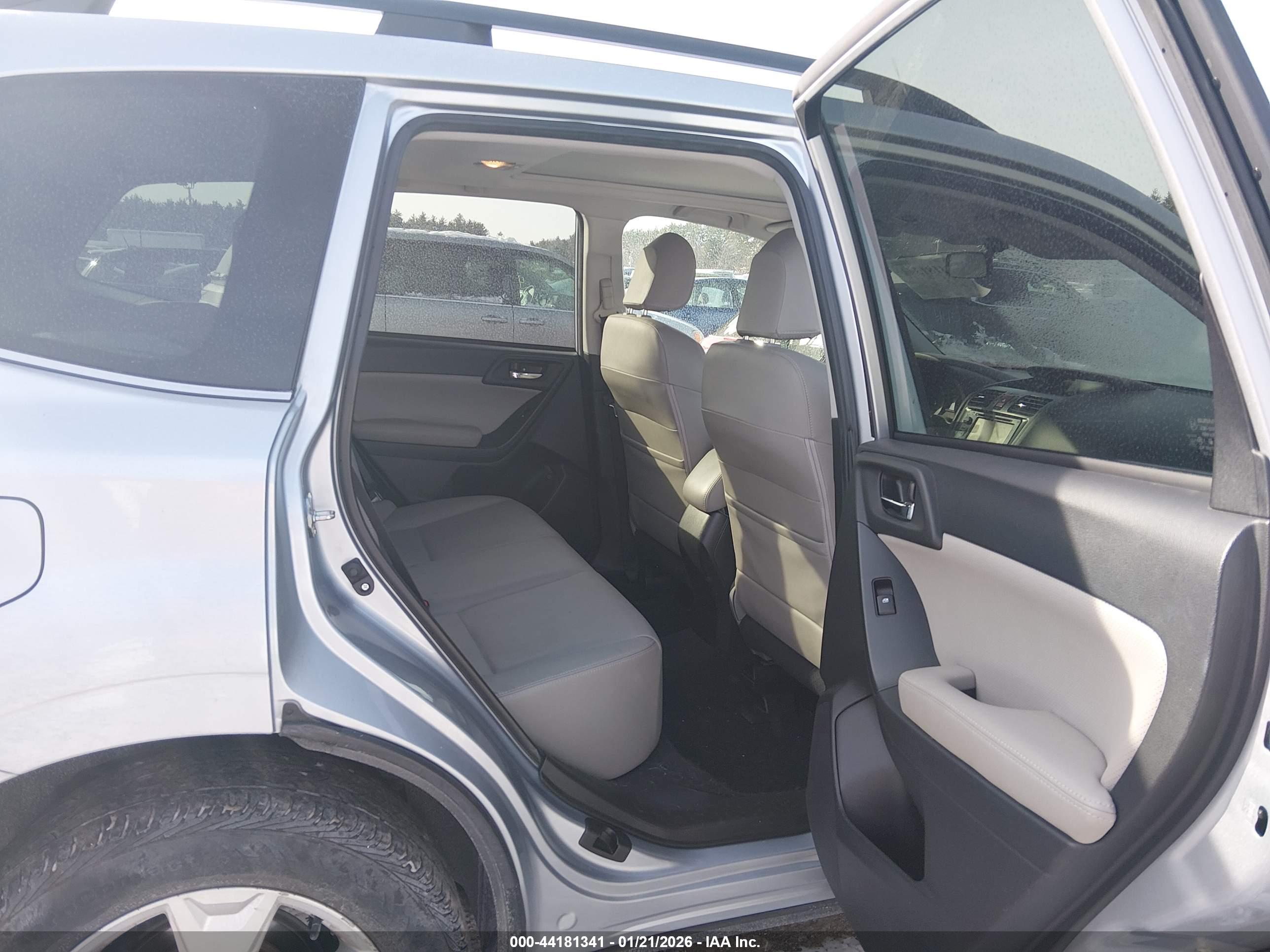 SUBARU FORESTER image 8