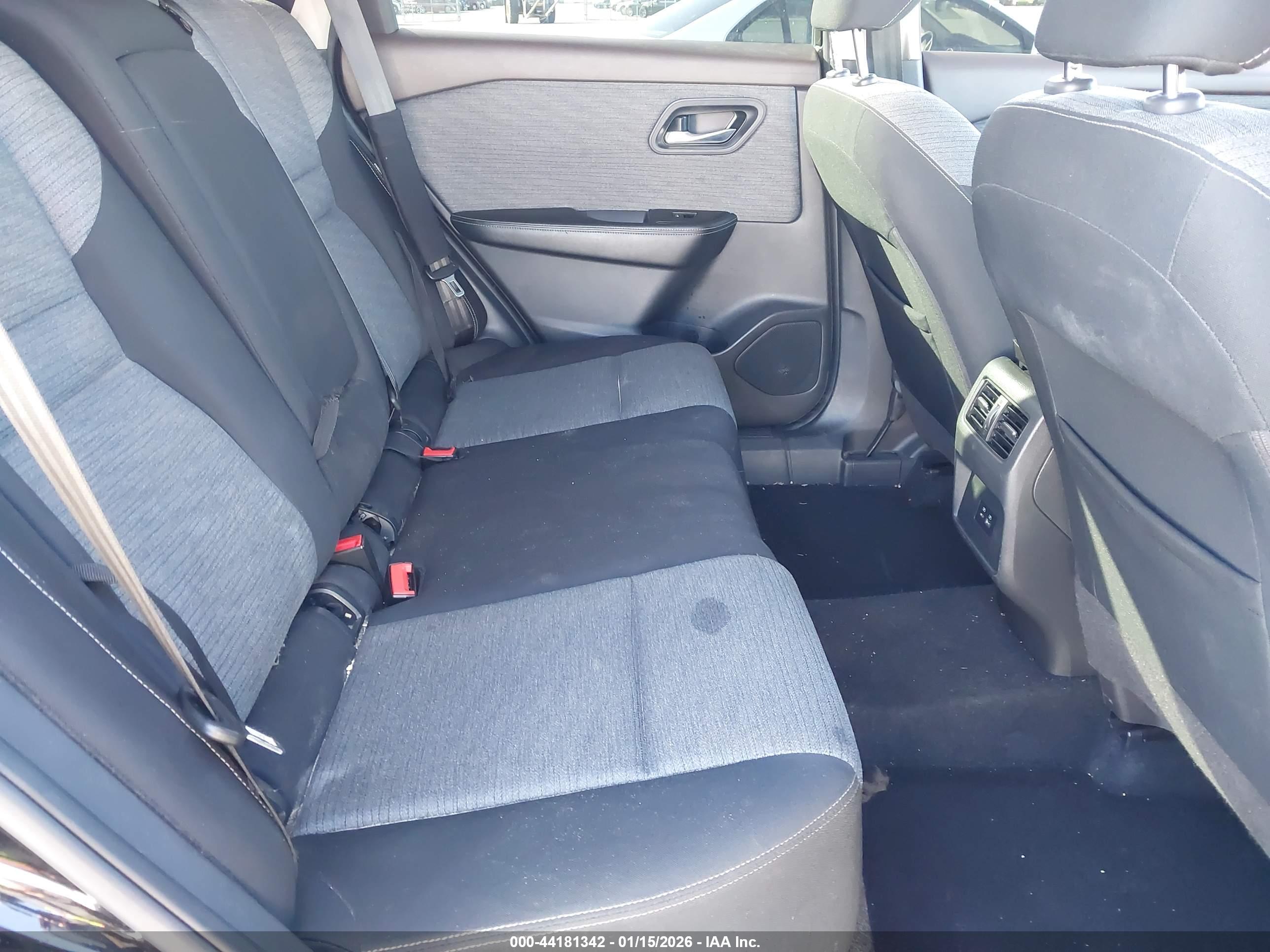 NISSAN ROGUE image 8