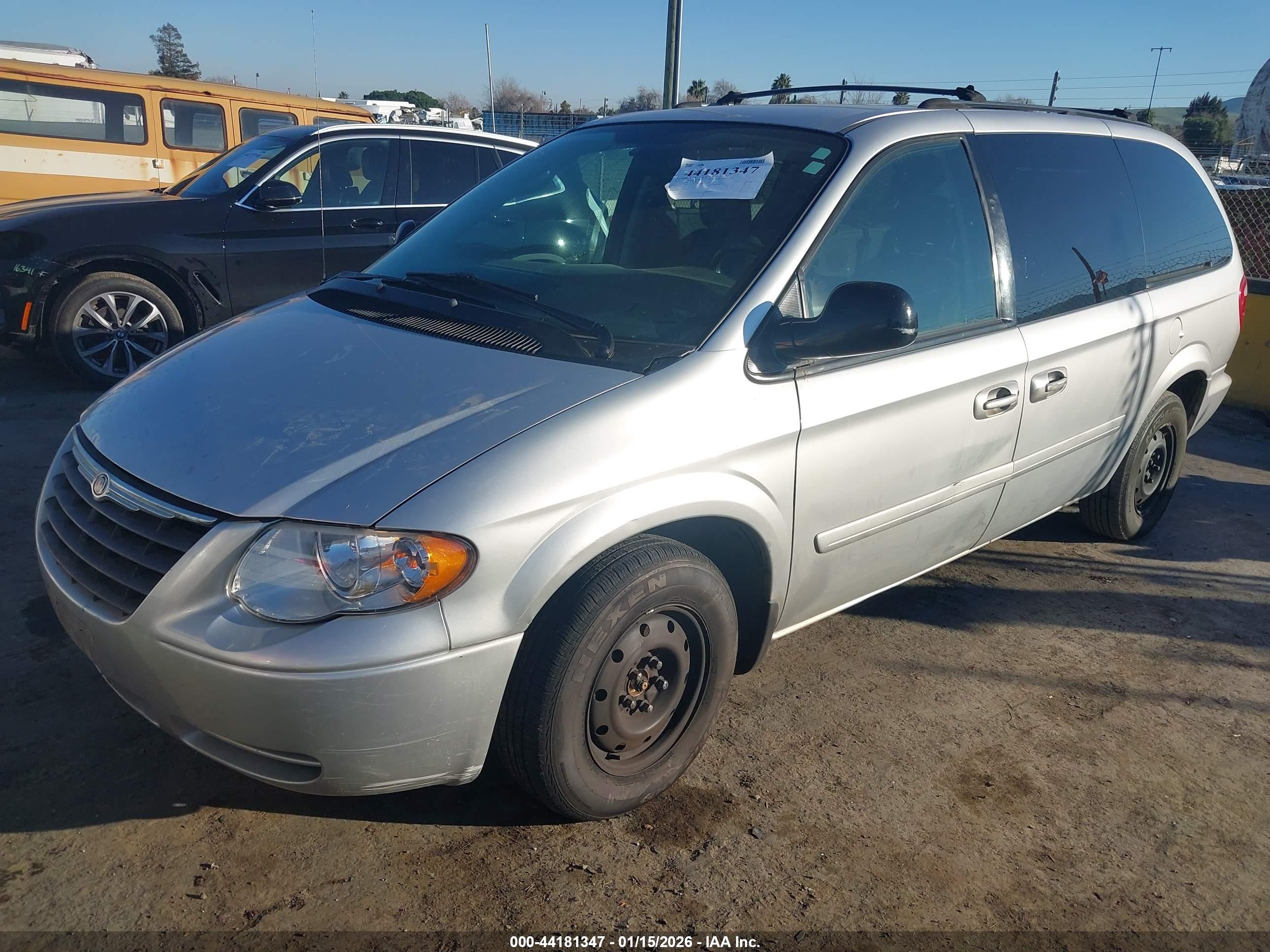 CHRYSLER TOWN image 2
