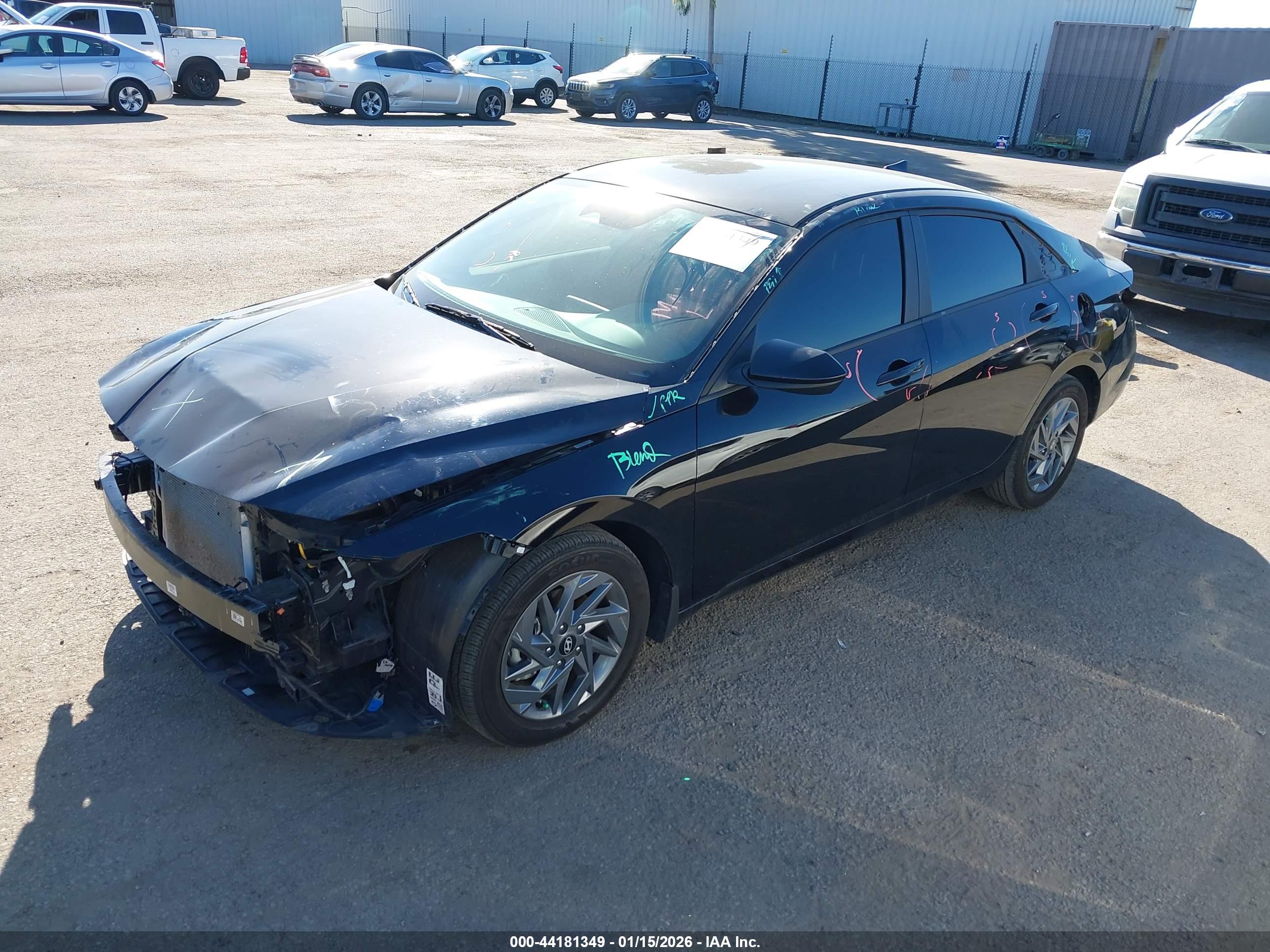 HYUNDAI ELANTRA image 2