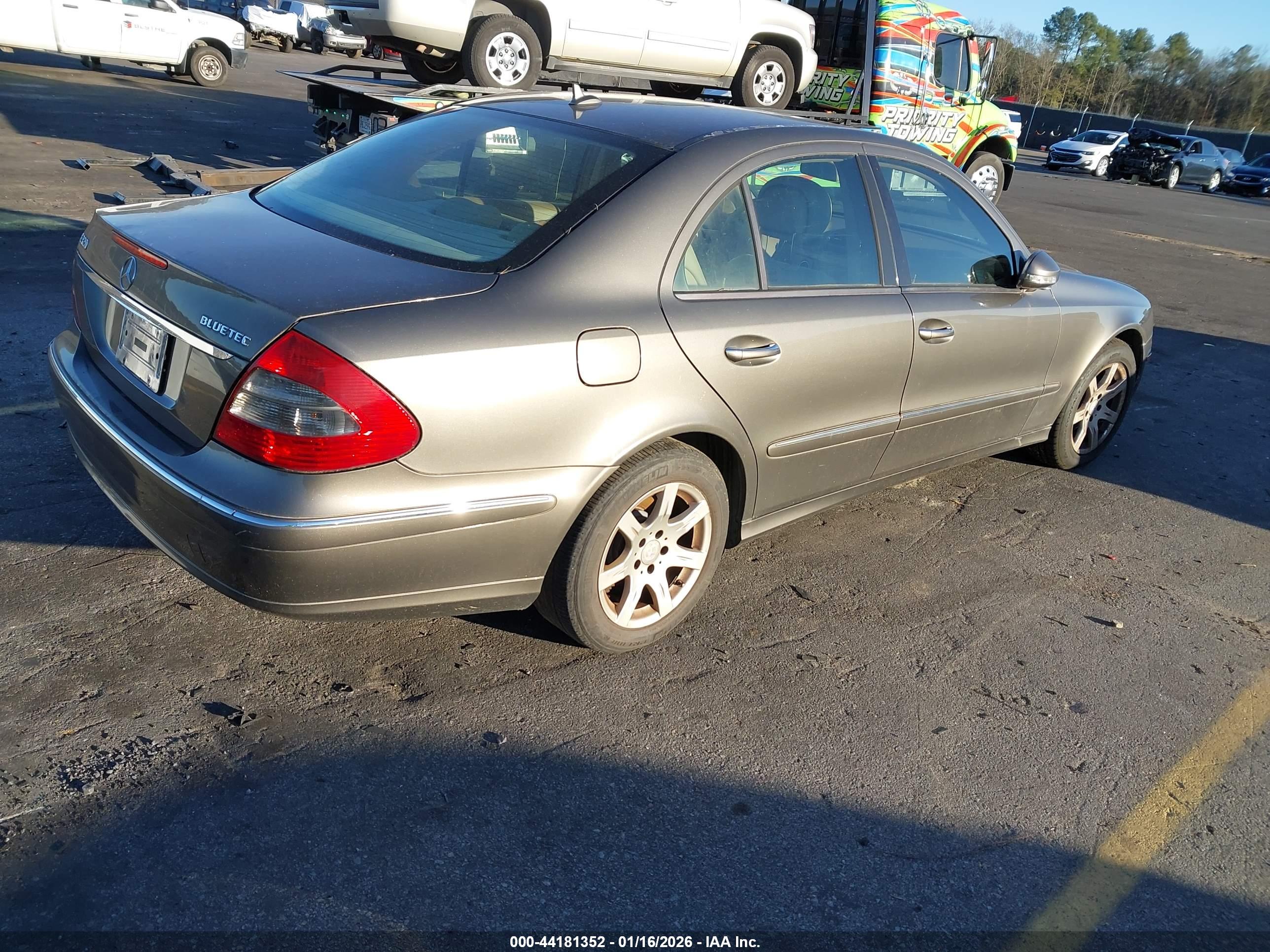 MERCEDES-BENZ E image 4