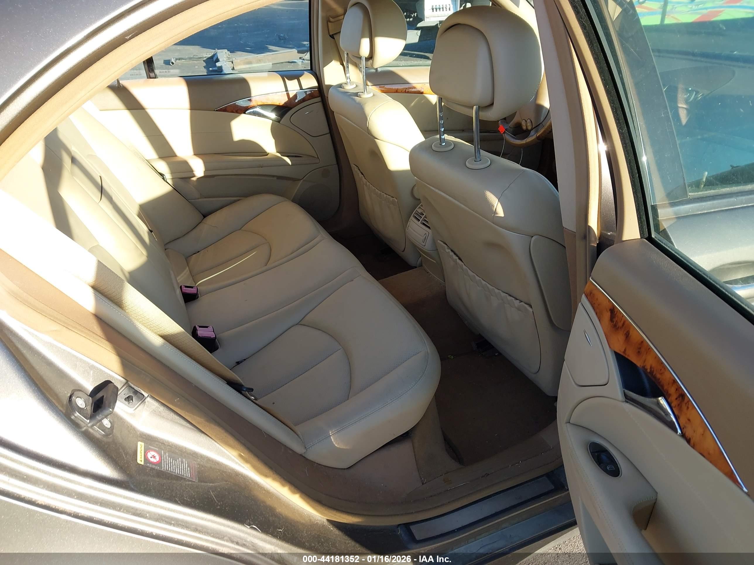 MERCEDES-BENZ E image 8