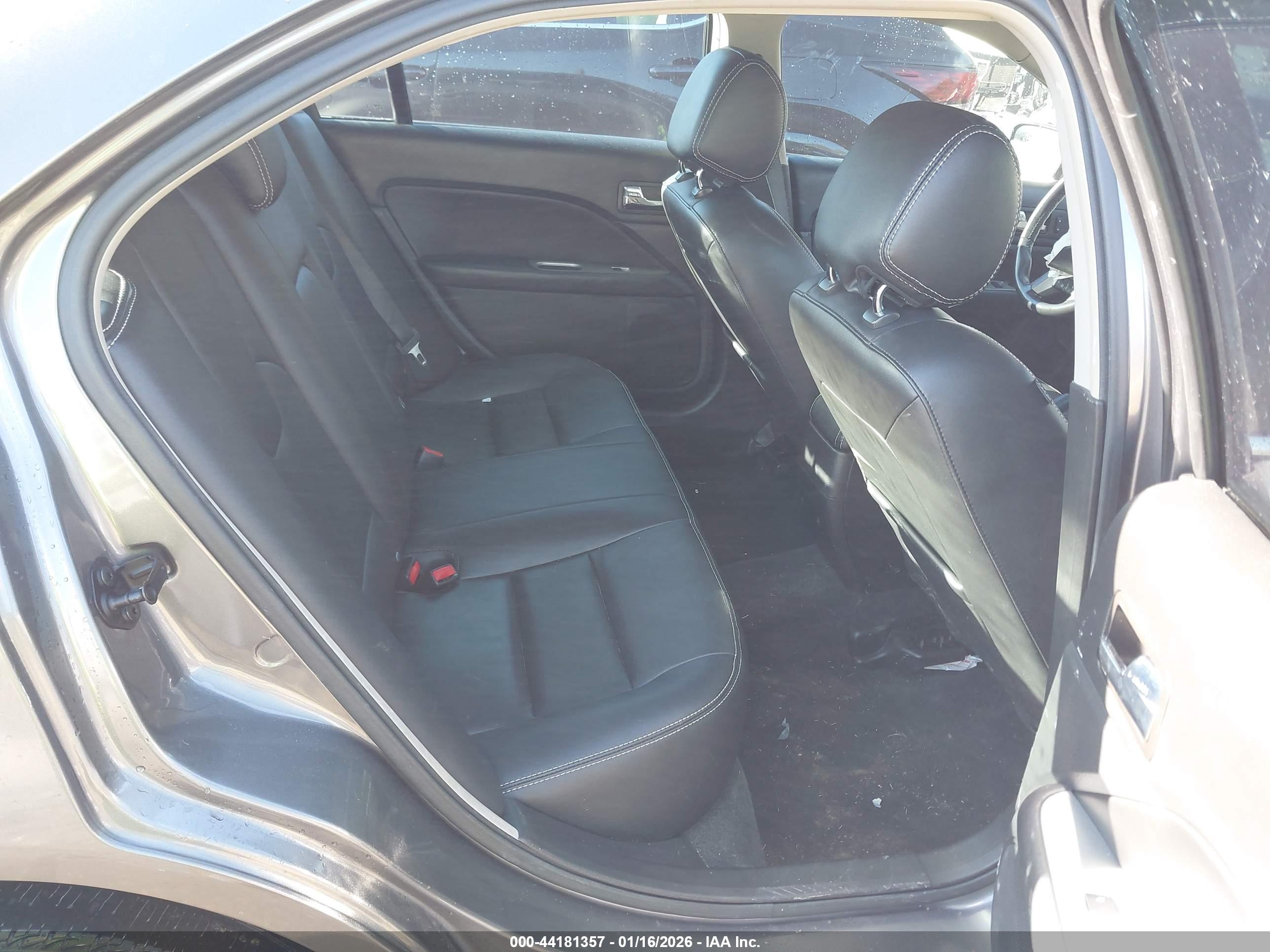 FORD FUSION image 8