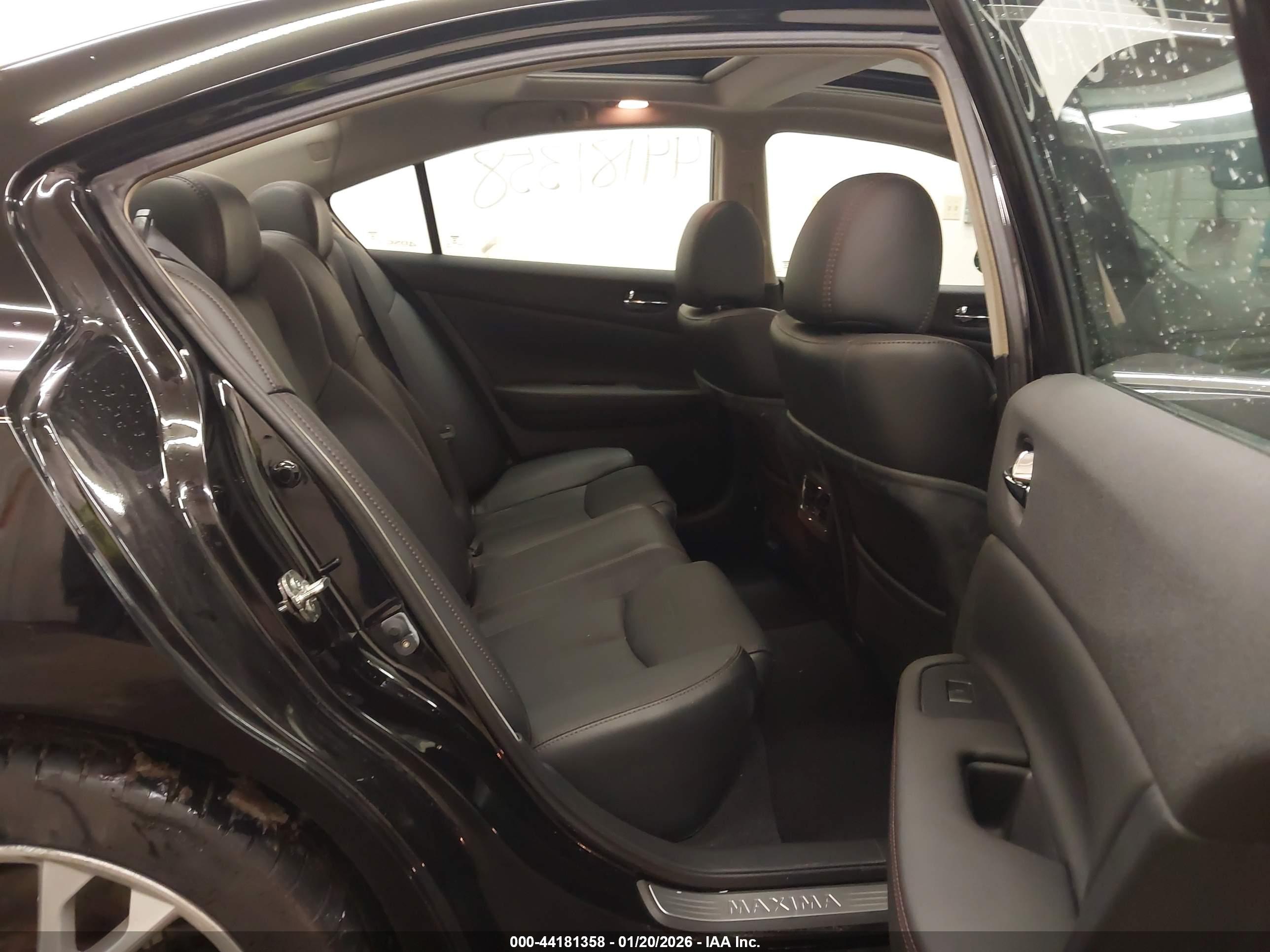 NISSAN MAXIMA image 8