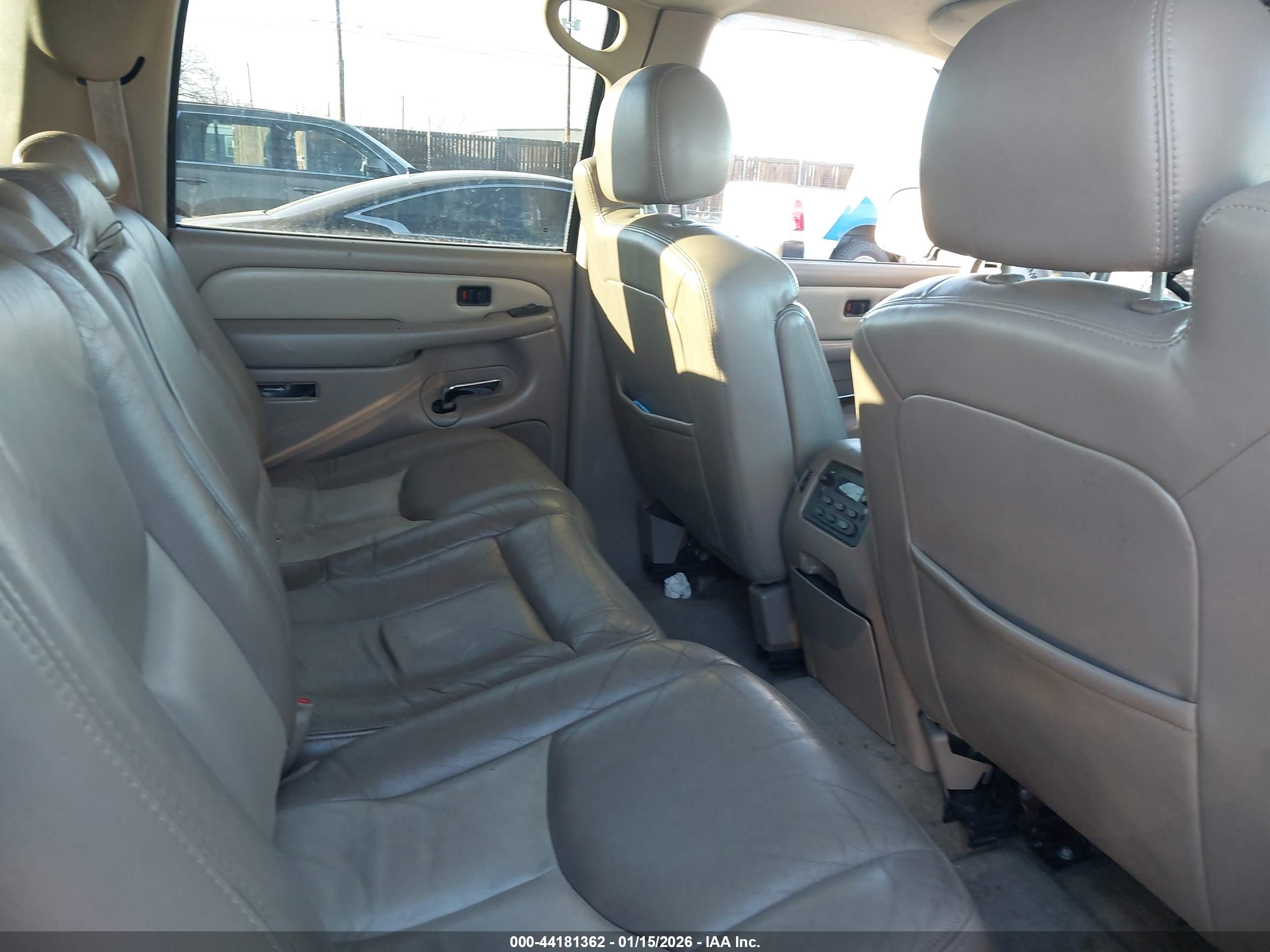 GMC YUKON image 8
