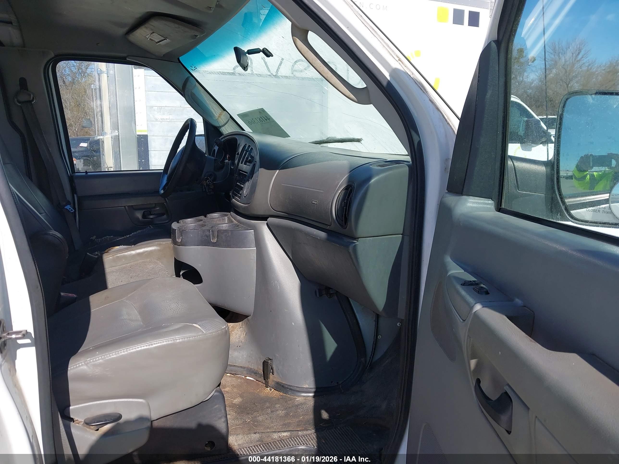 FORD E-150 image 5