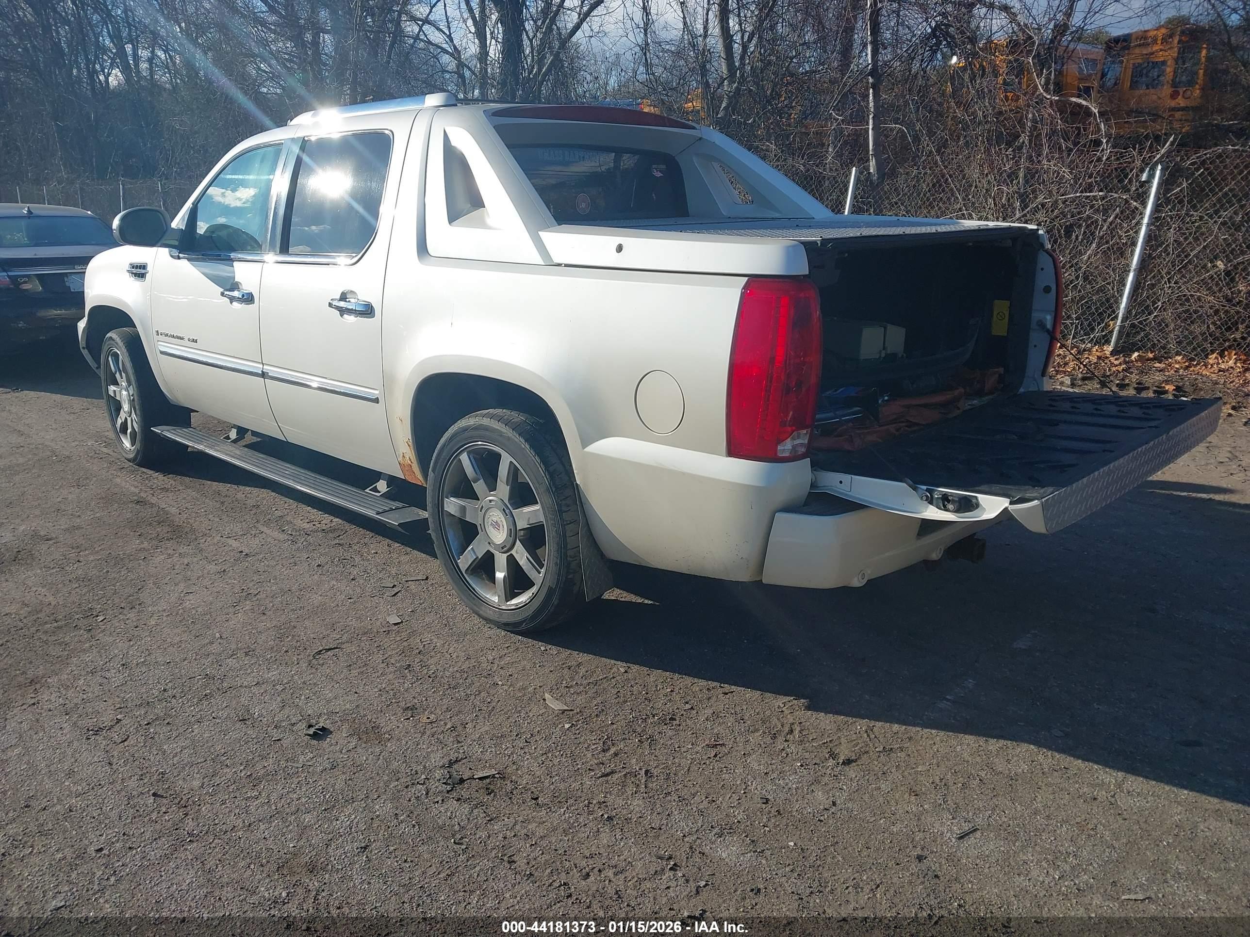 CADILLAC ESCALADE image 3
