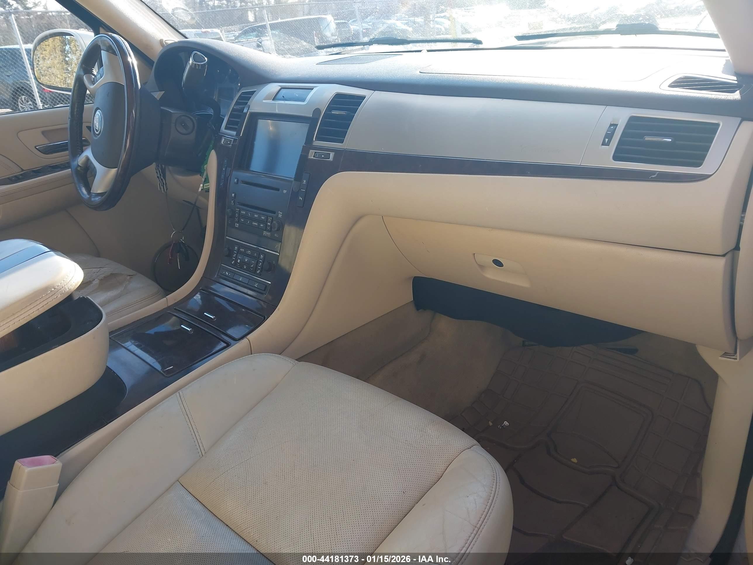 CADILLAC ESCALADE image 5