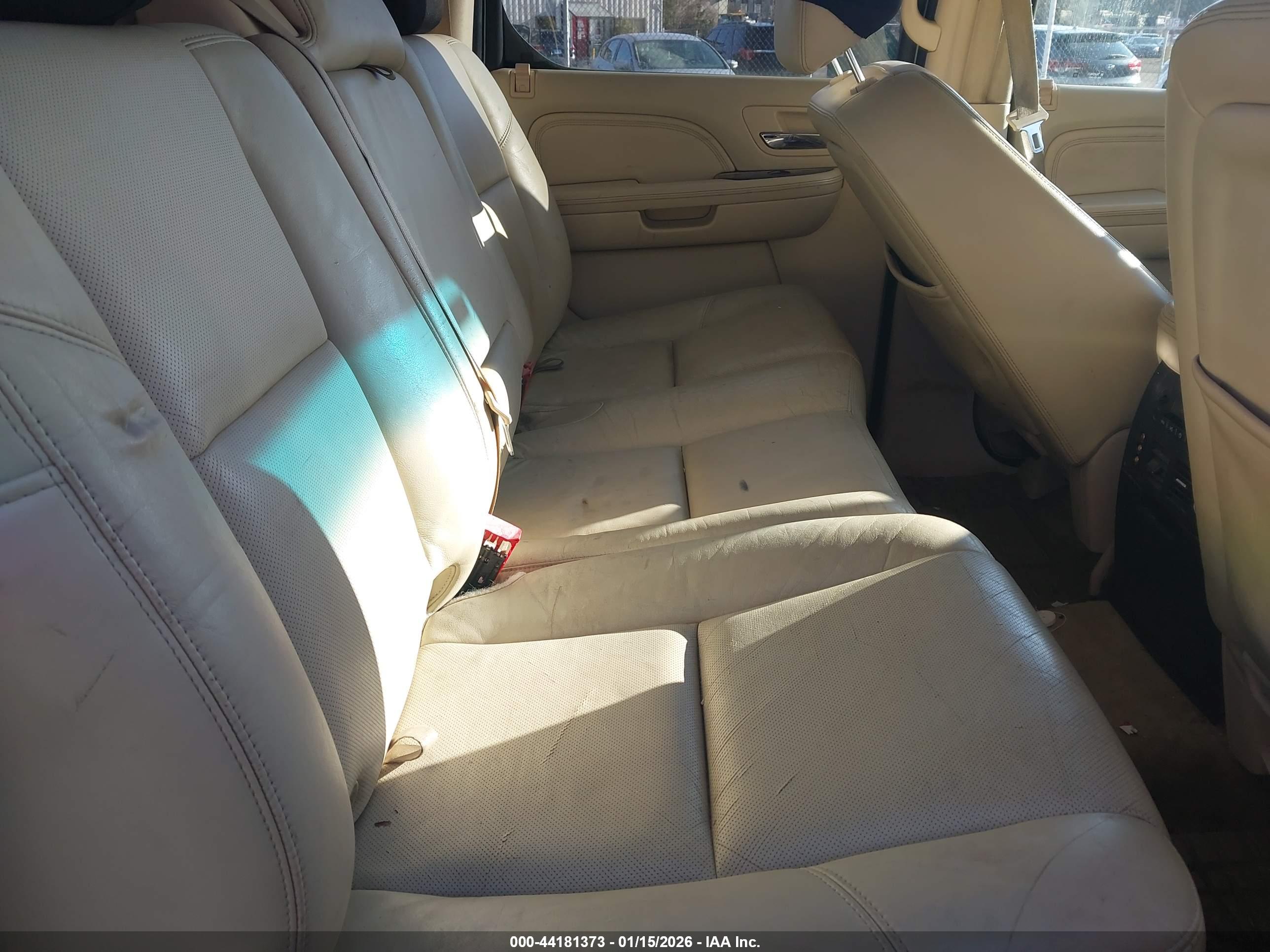 CADILLAC ESCALADE image 8