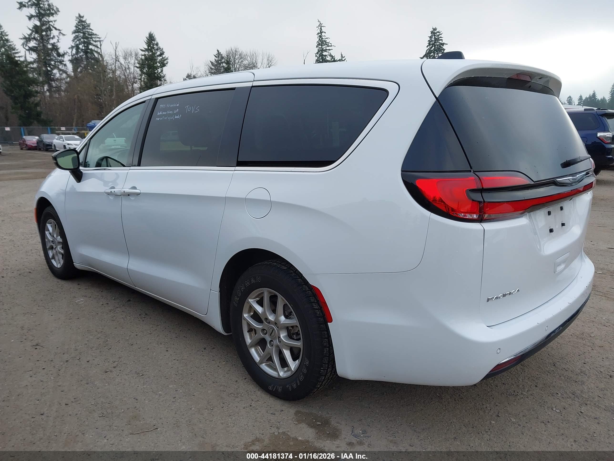 CHRYSLER PACIFICA image 3