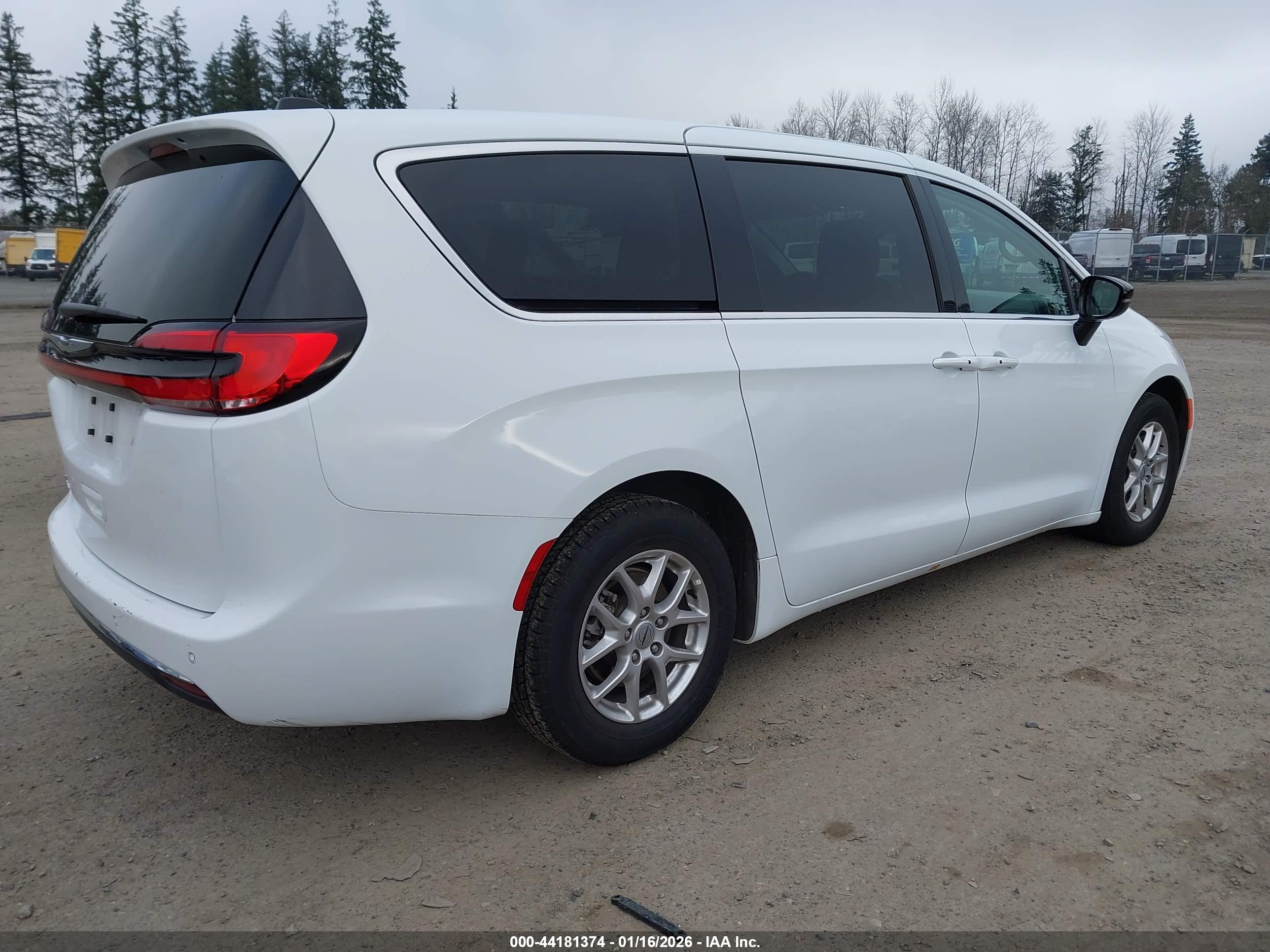 CHRYSLER PACIFICA image 4