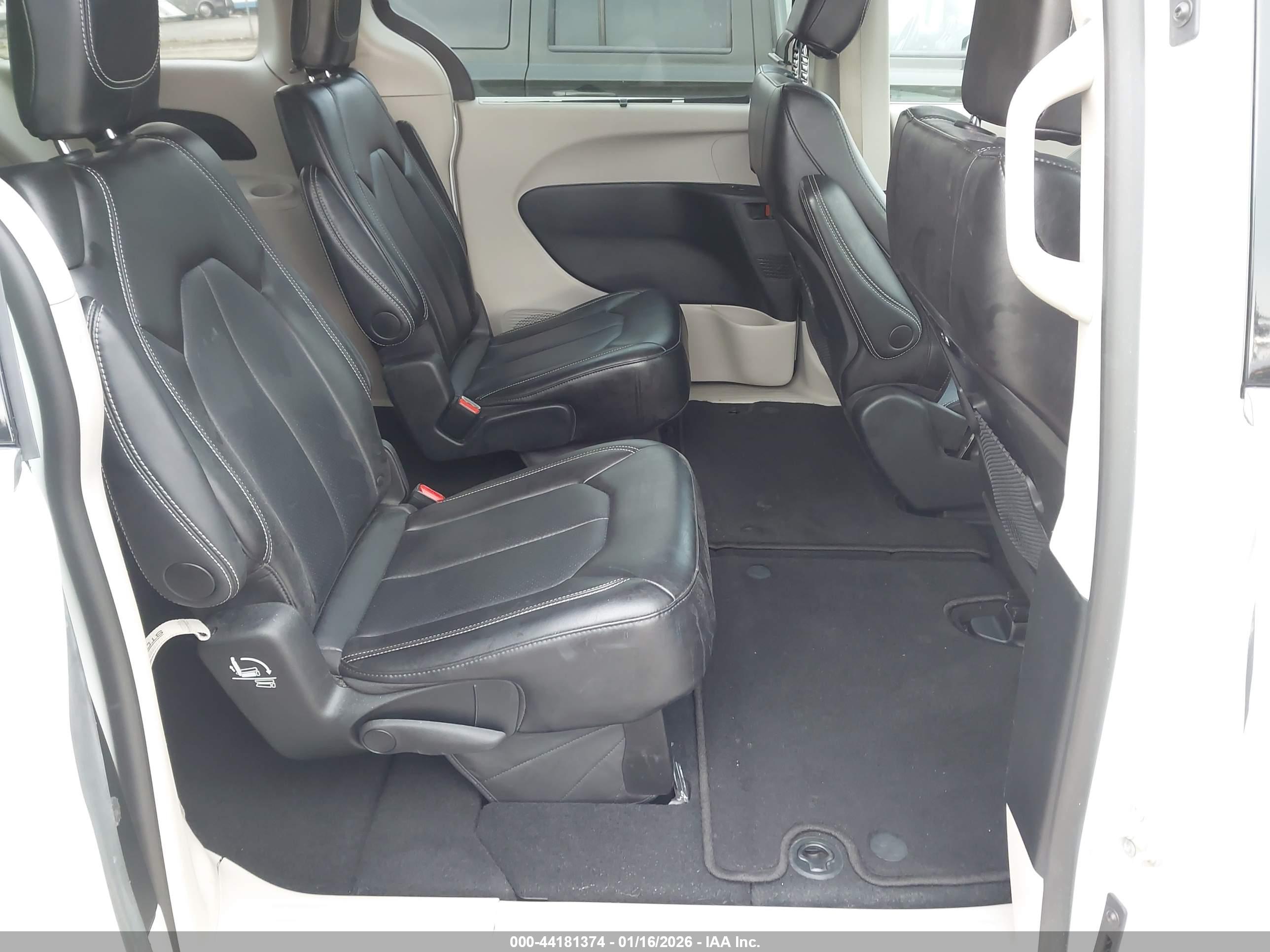 CHRYSLER PACIFICA image 8