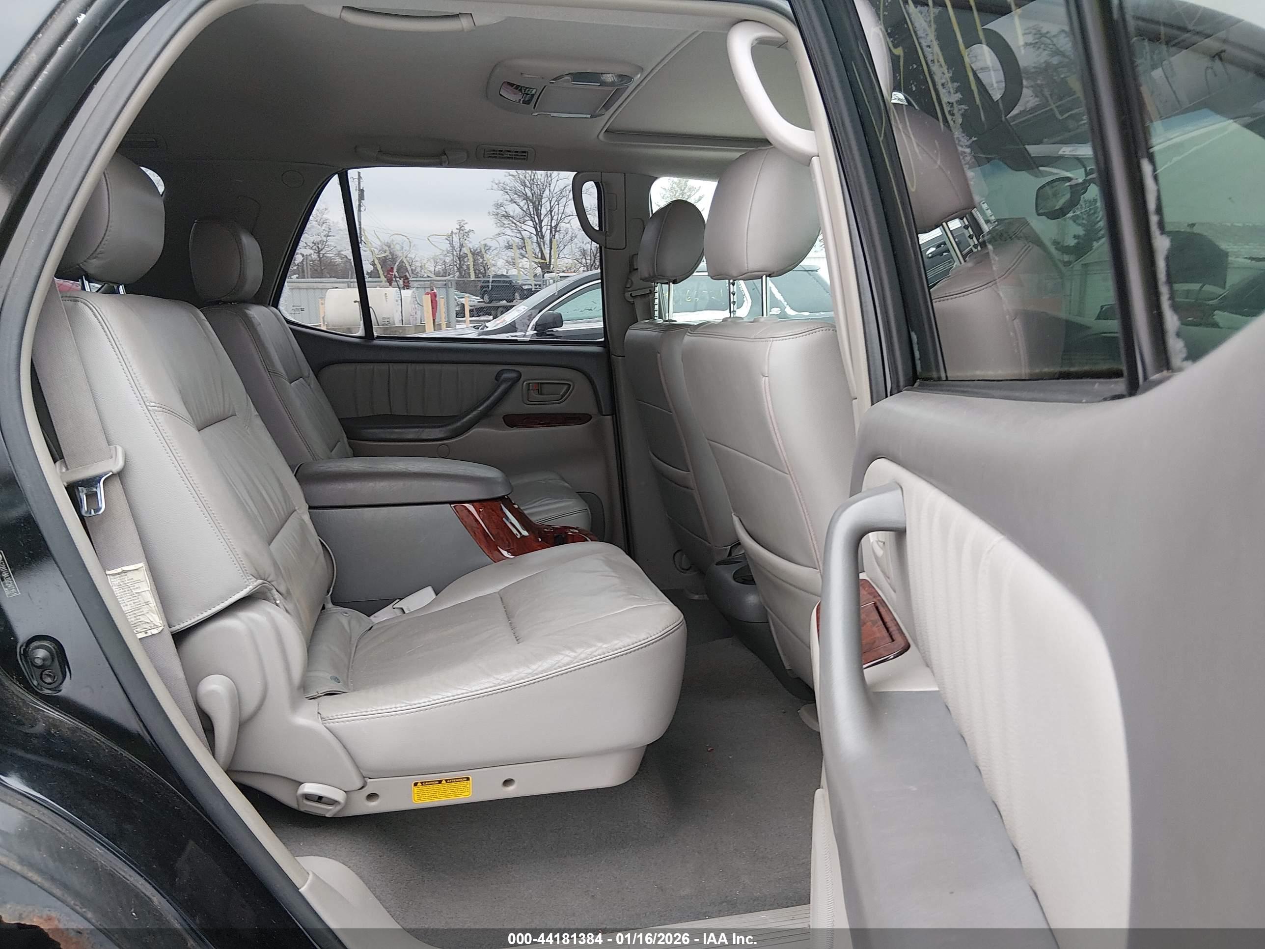 TOYOTA SEQUOIA image 8