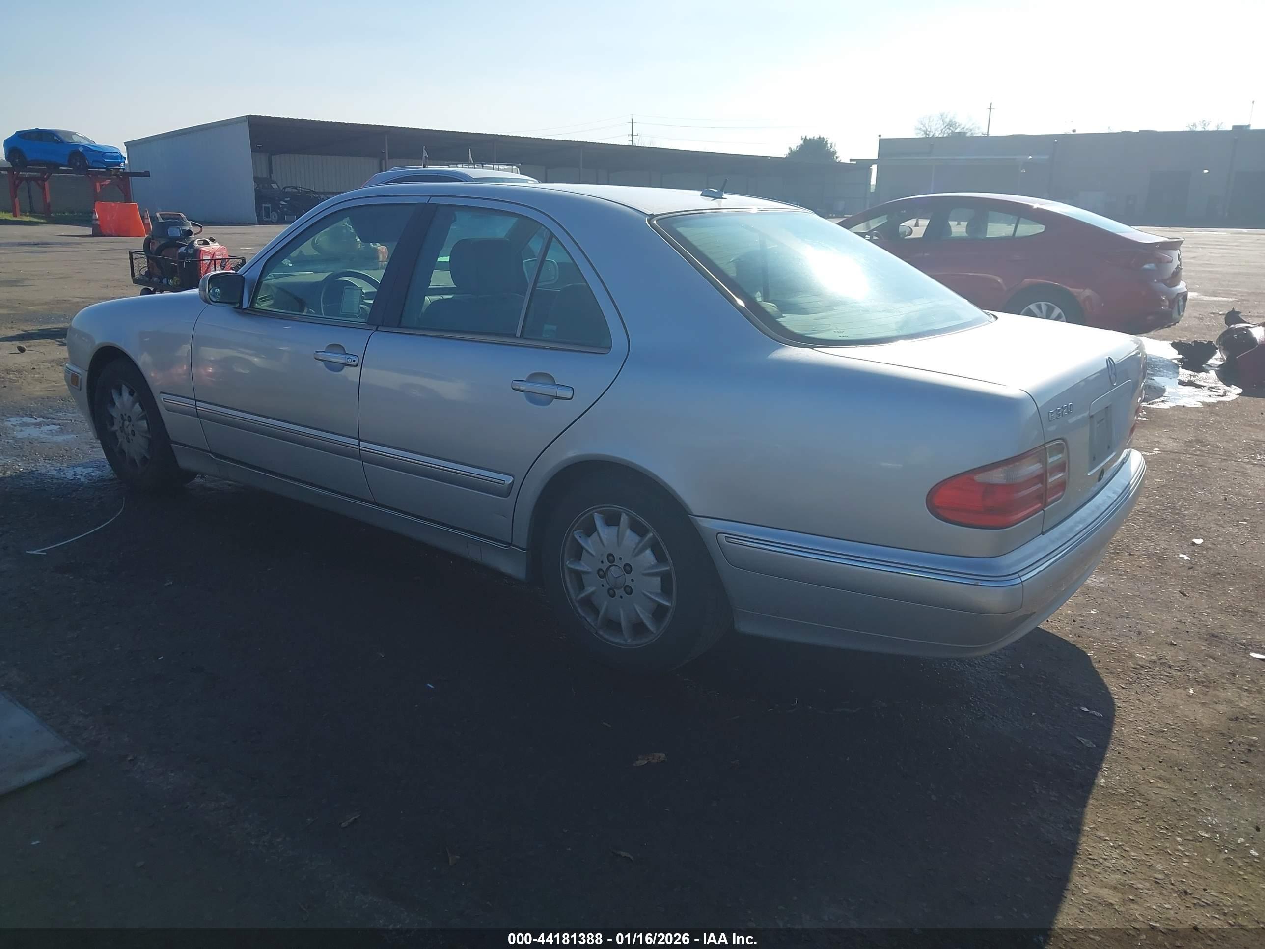 MERCEDES-BENZ E image 3