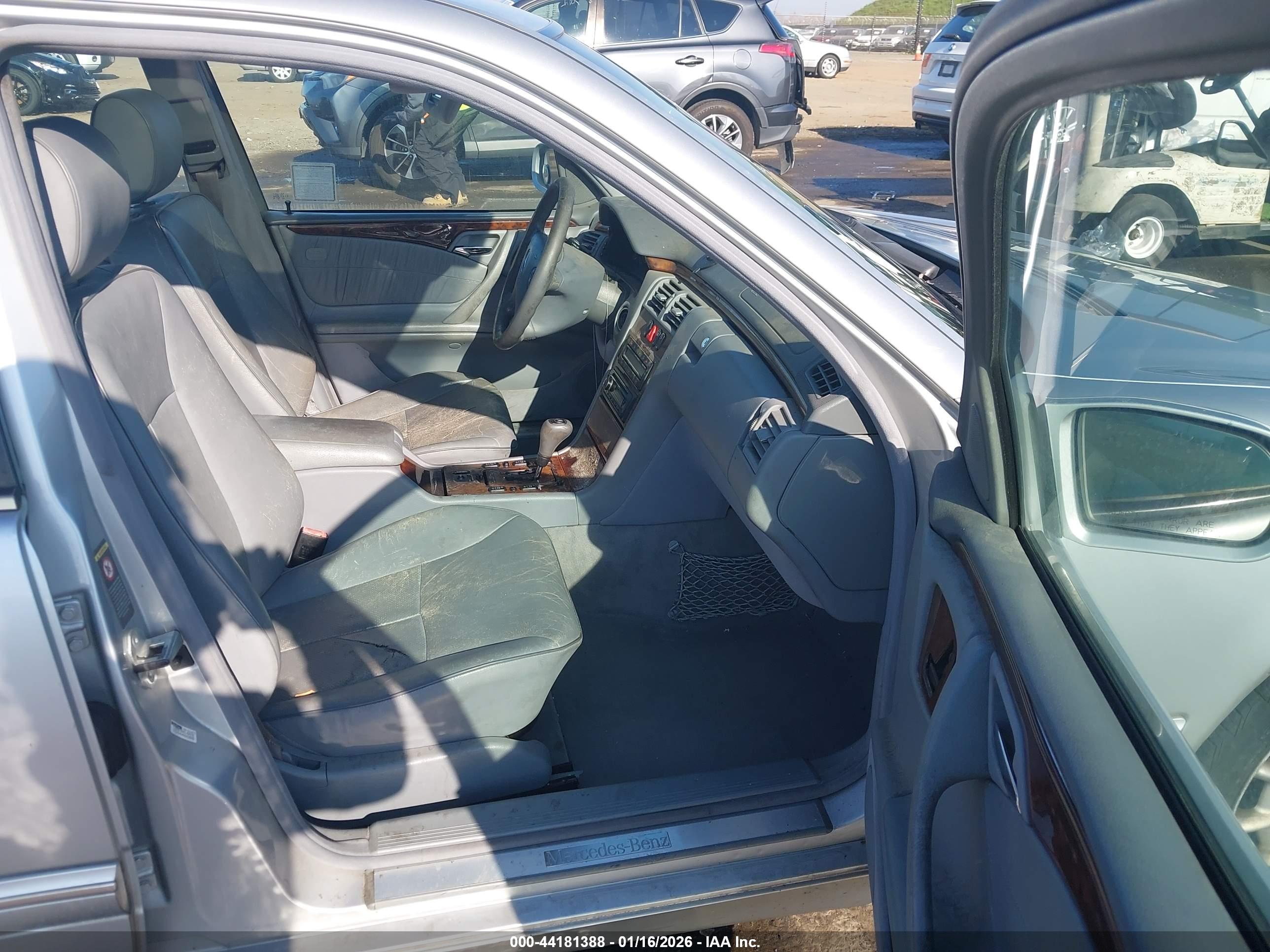 MERCEDES-BENZ E image 5