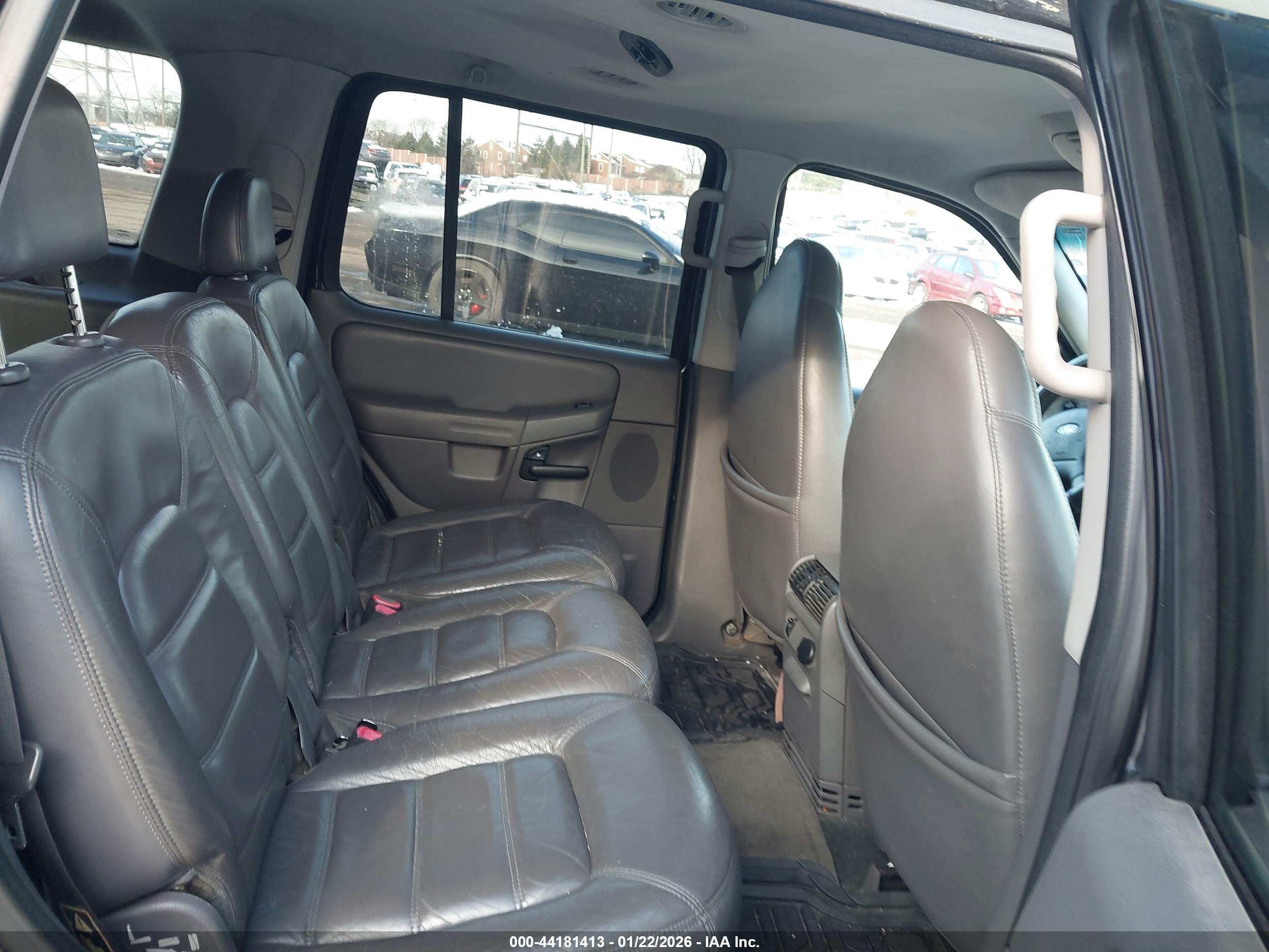FORD EXPLORER image 8
