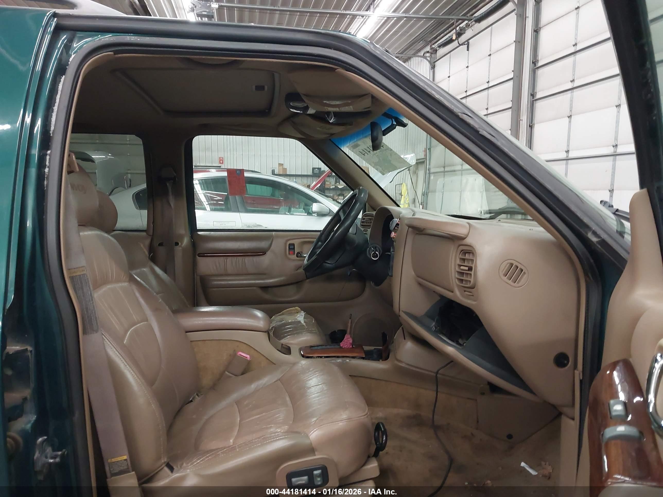 GMC ENVOY image 5