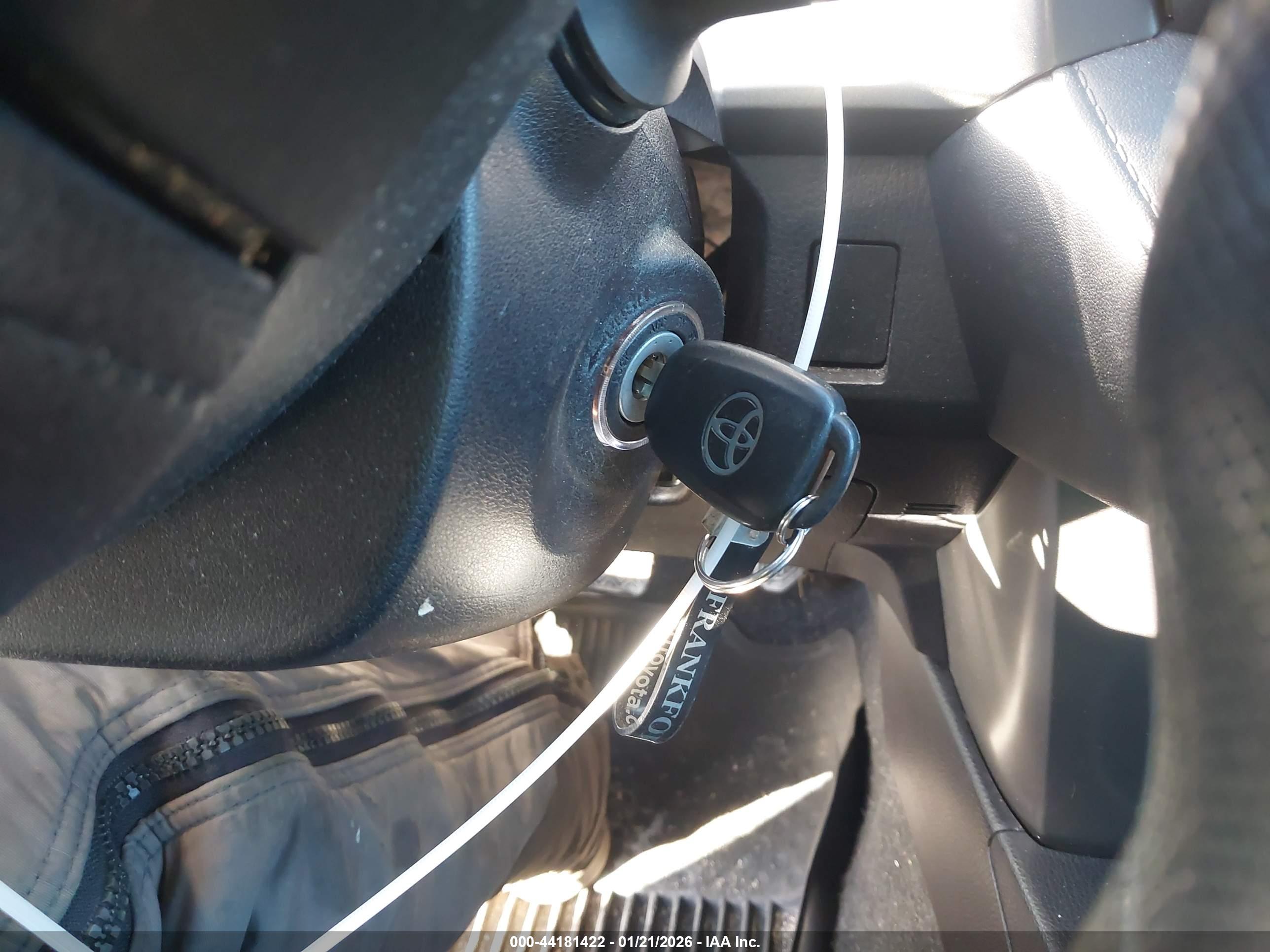 TOYOTA RAV4 image 11