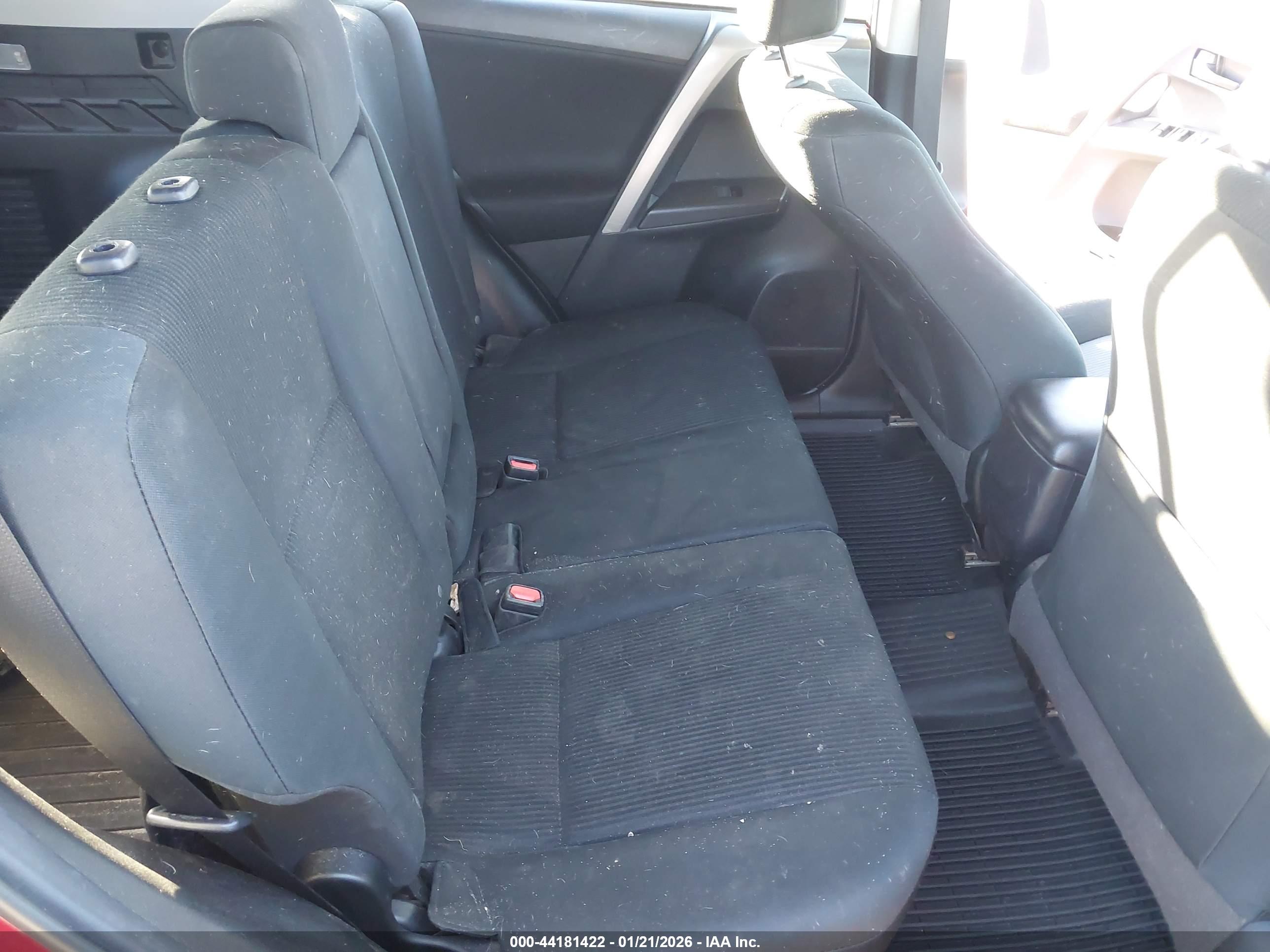 TOYOTA RAV4 image 8