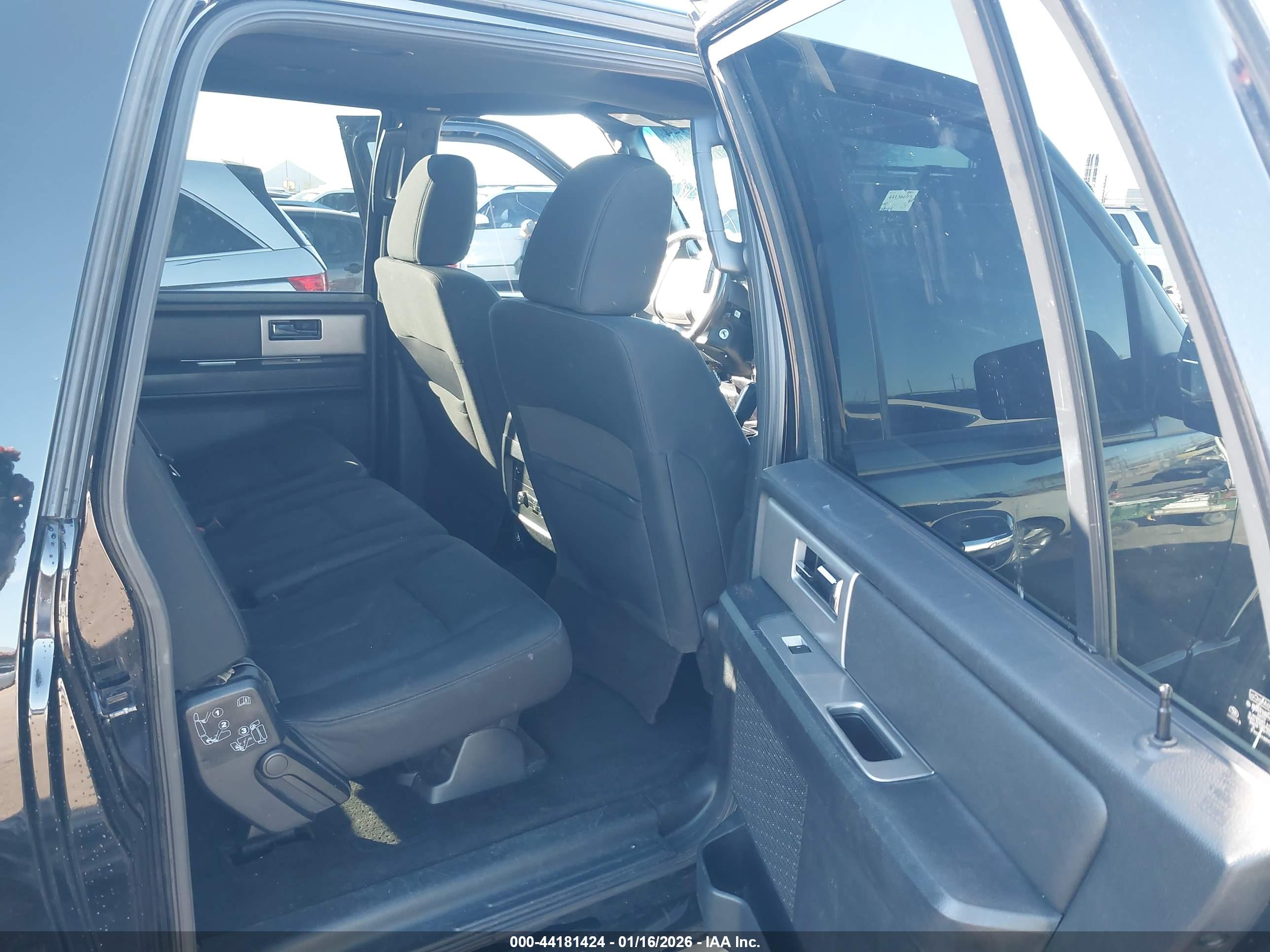 FORD EXPEDITION image 8
