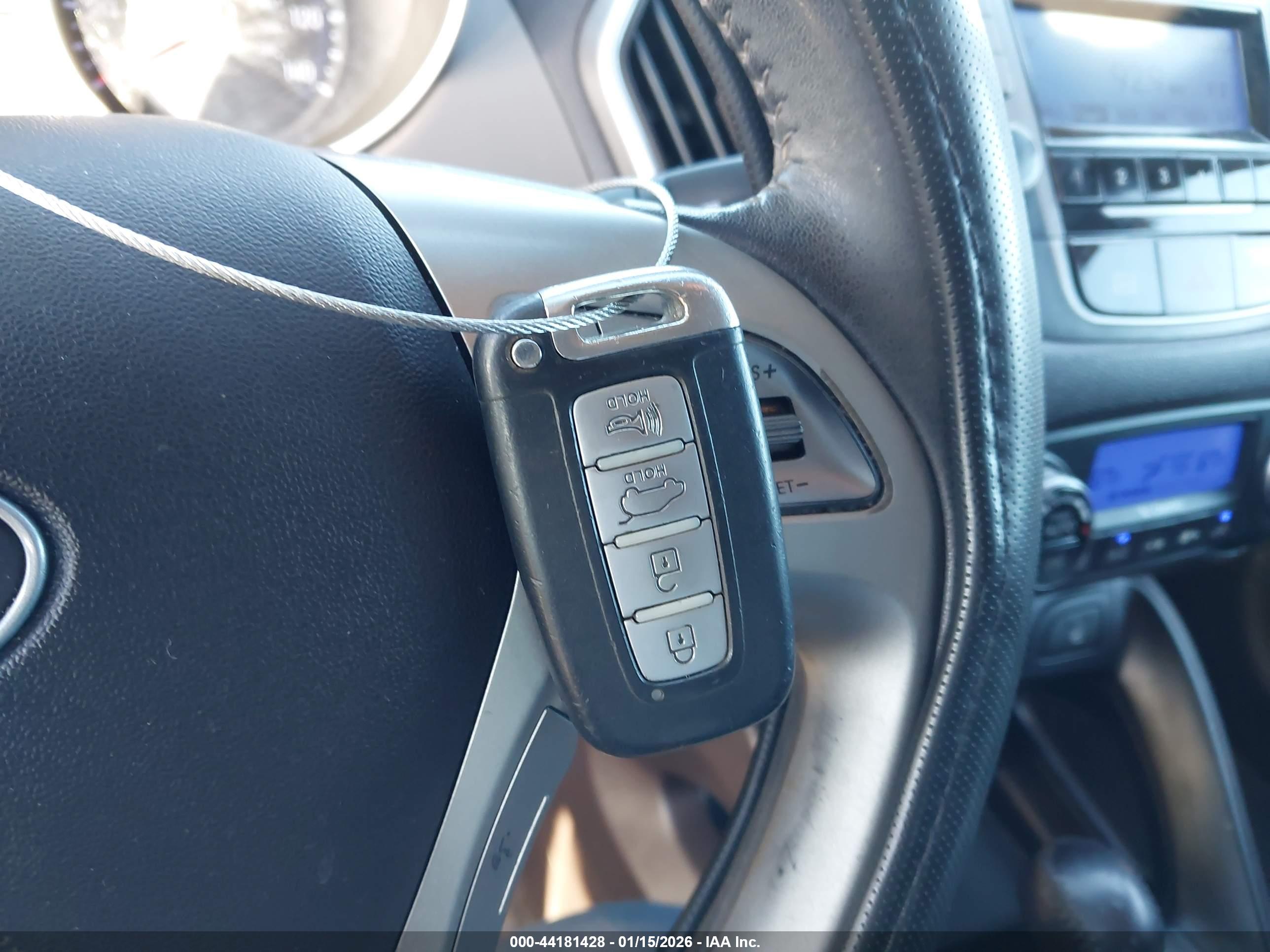 HYUNDAI TUCSON image 11