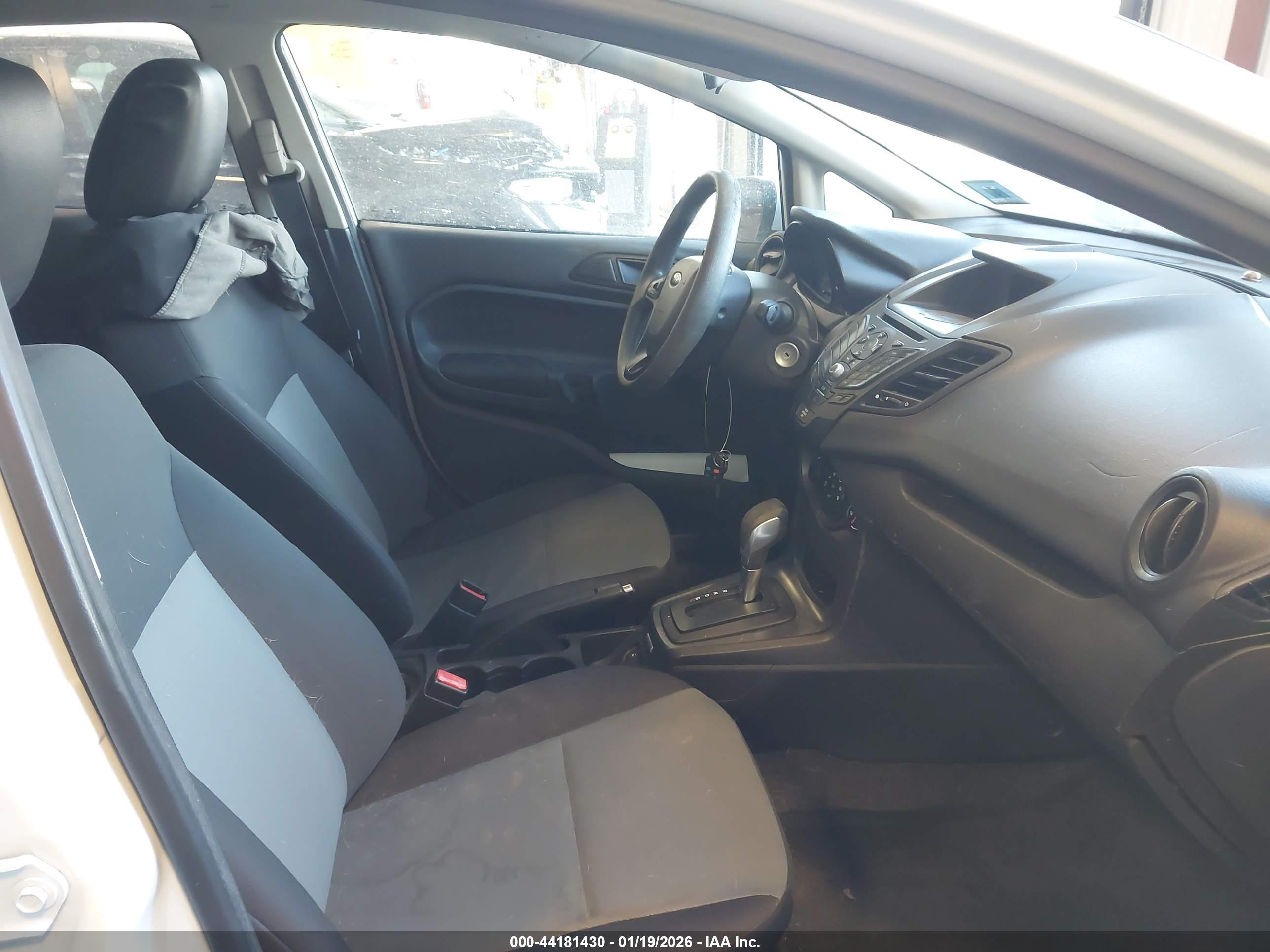 FORD FIESTA image 5