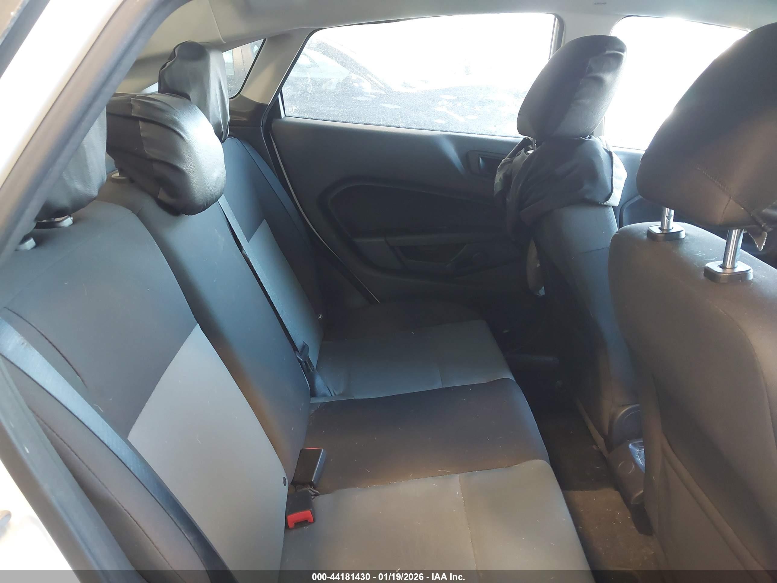 FORD FIESTA image 8