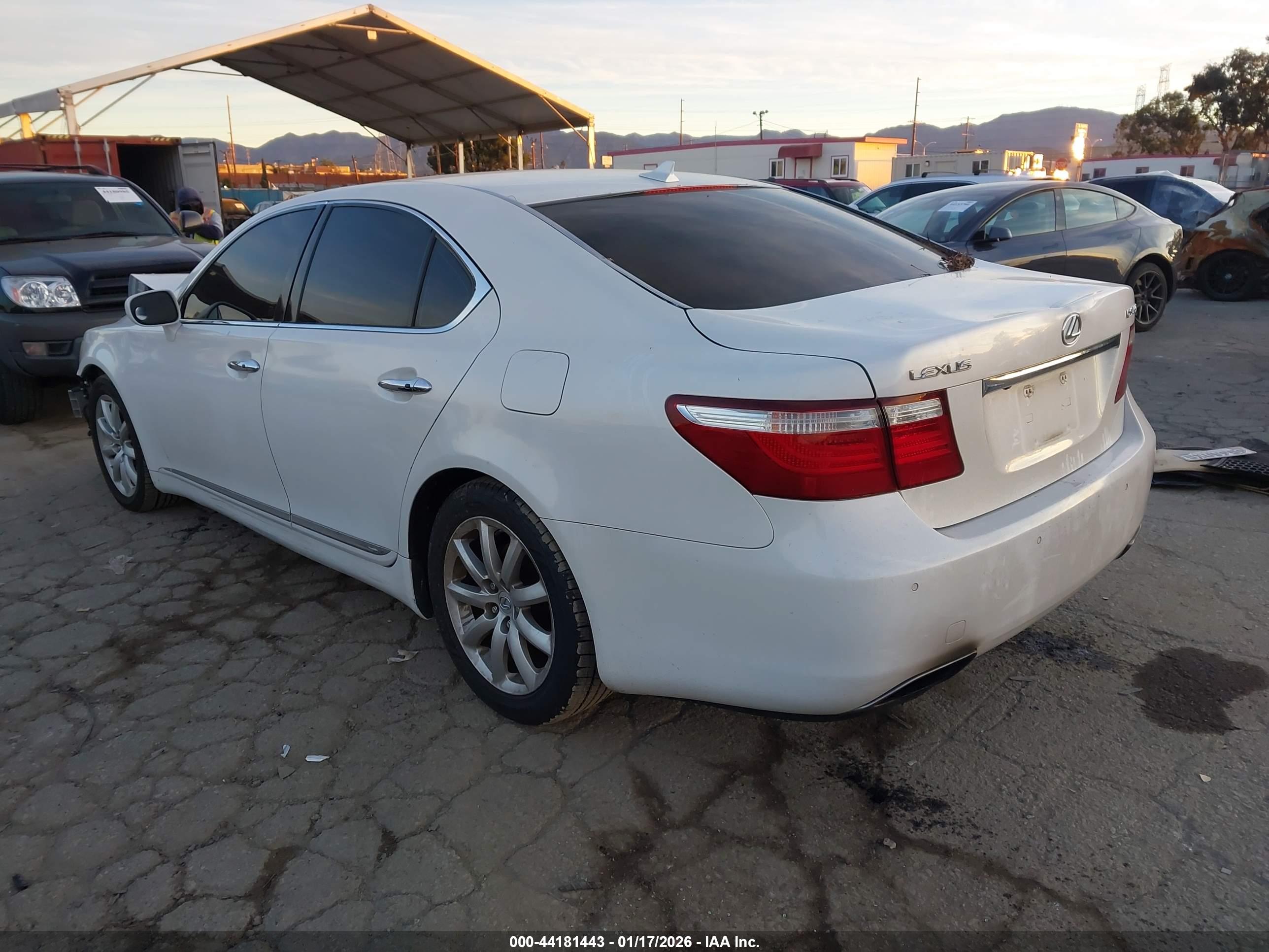 LEXUS LS image 3