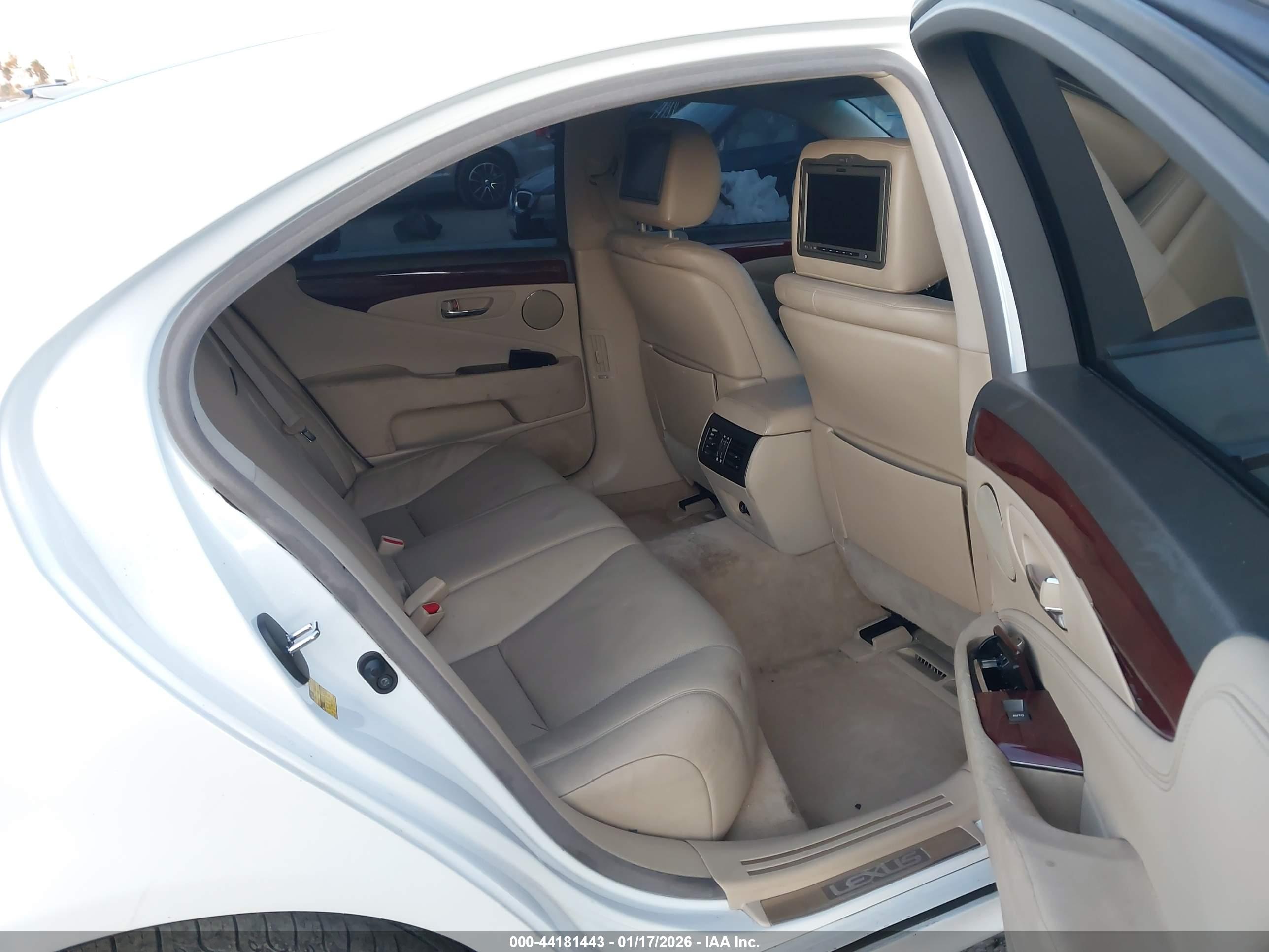 LEXUS LS image 8