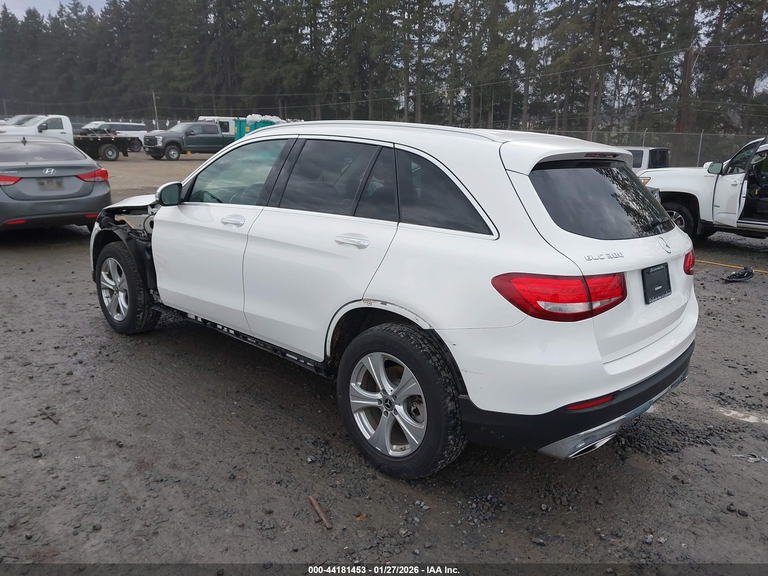 MERCEDES-BENZ GLC image 3