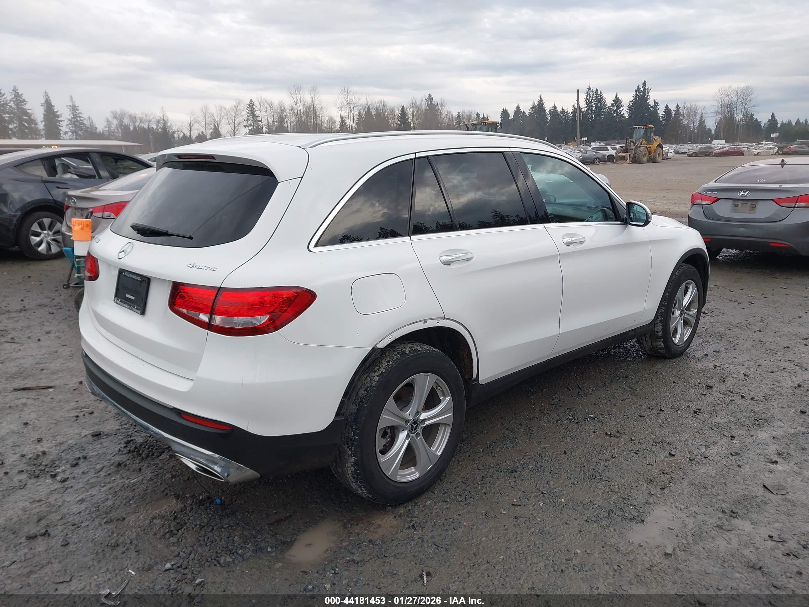 MERCEDES-BENZ GLC image 4