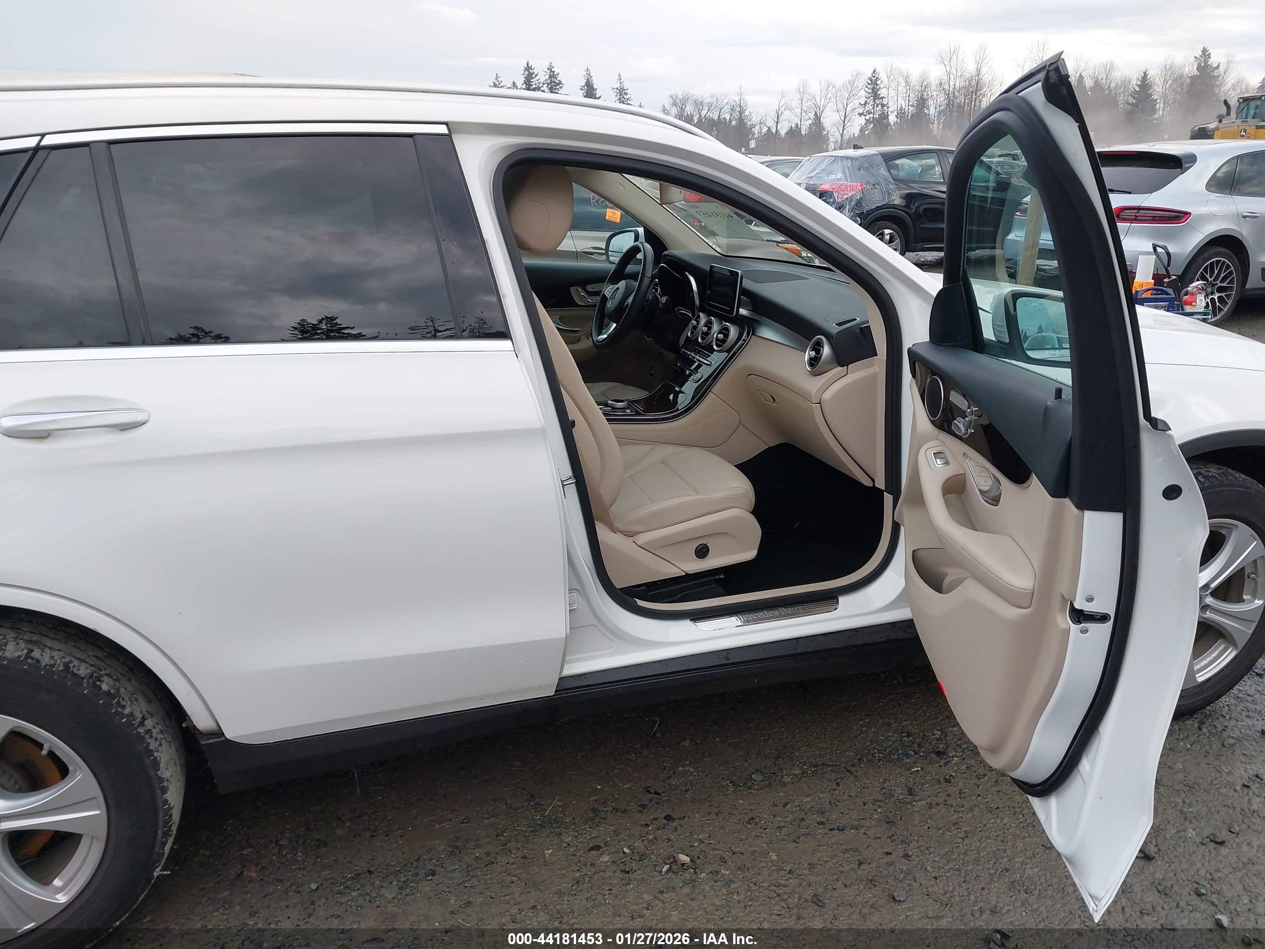 MERCEDES-BENZ GLC image 5