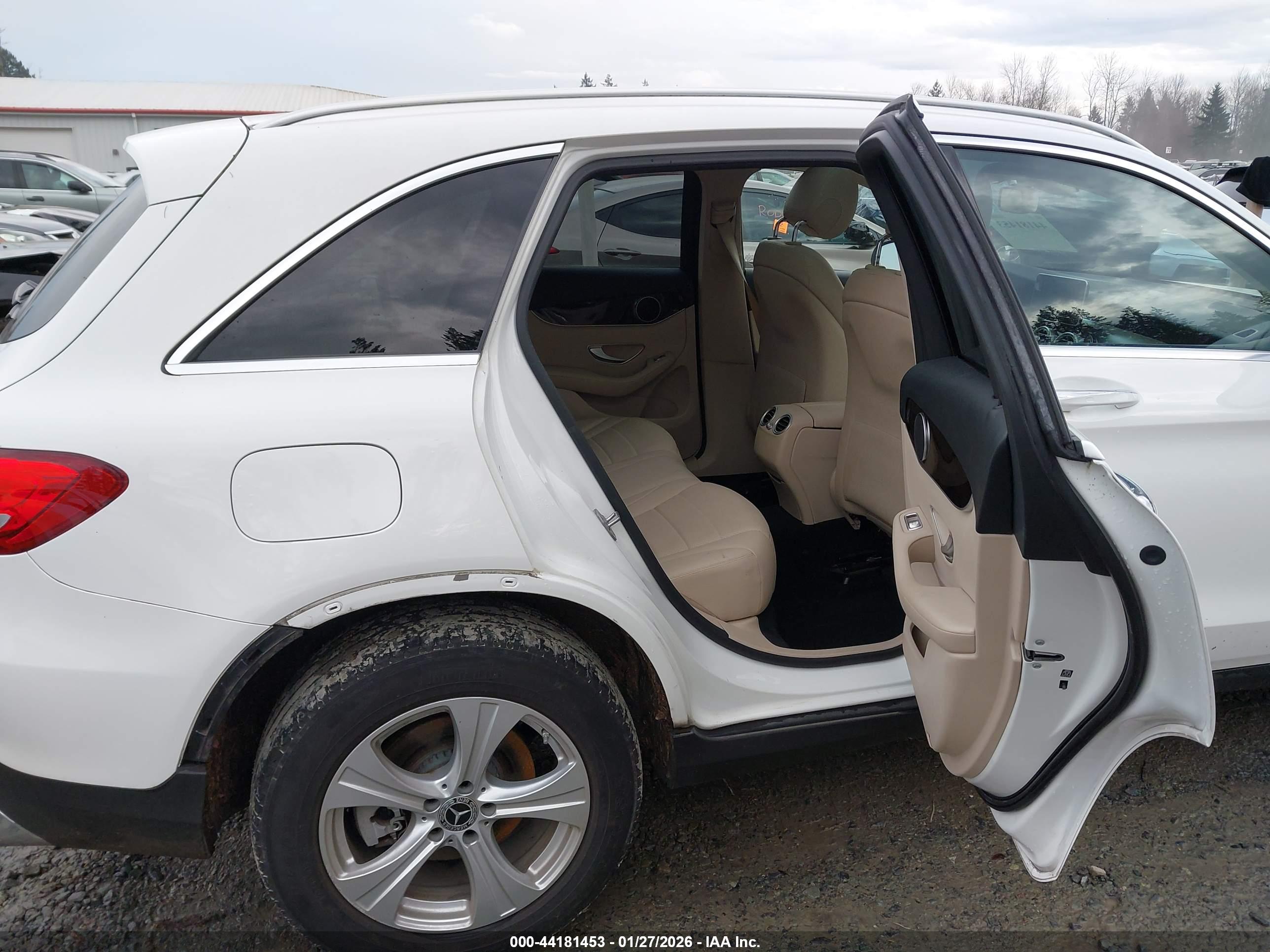 MERCEDES-BENZ GLC image 8